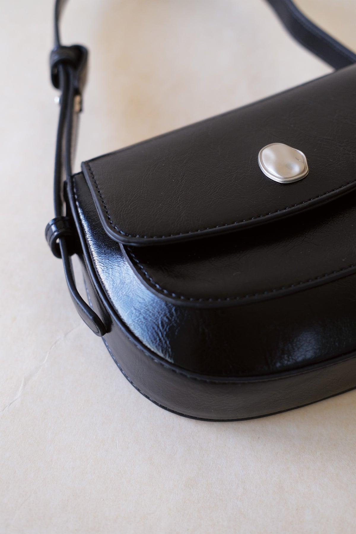 The Yuna Saddle Bag - Classic Black