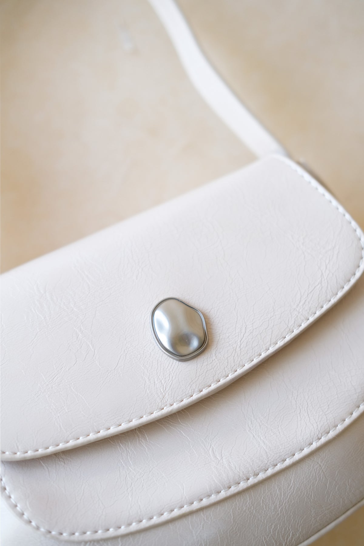 The Yuna Saddle Bag - White