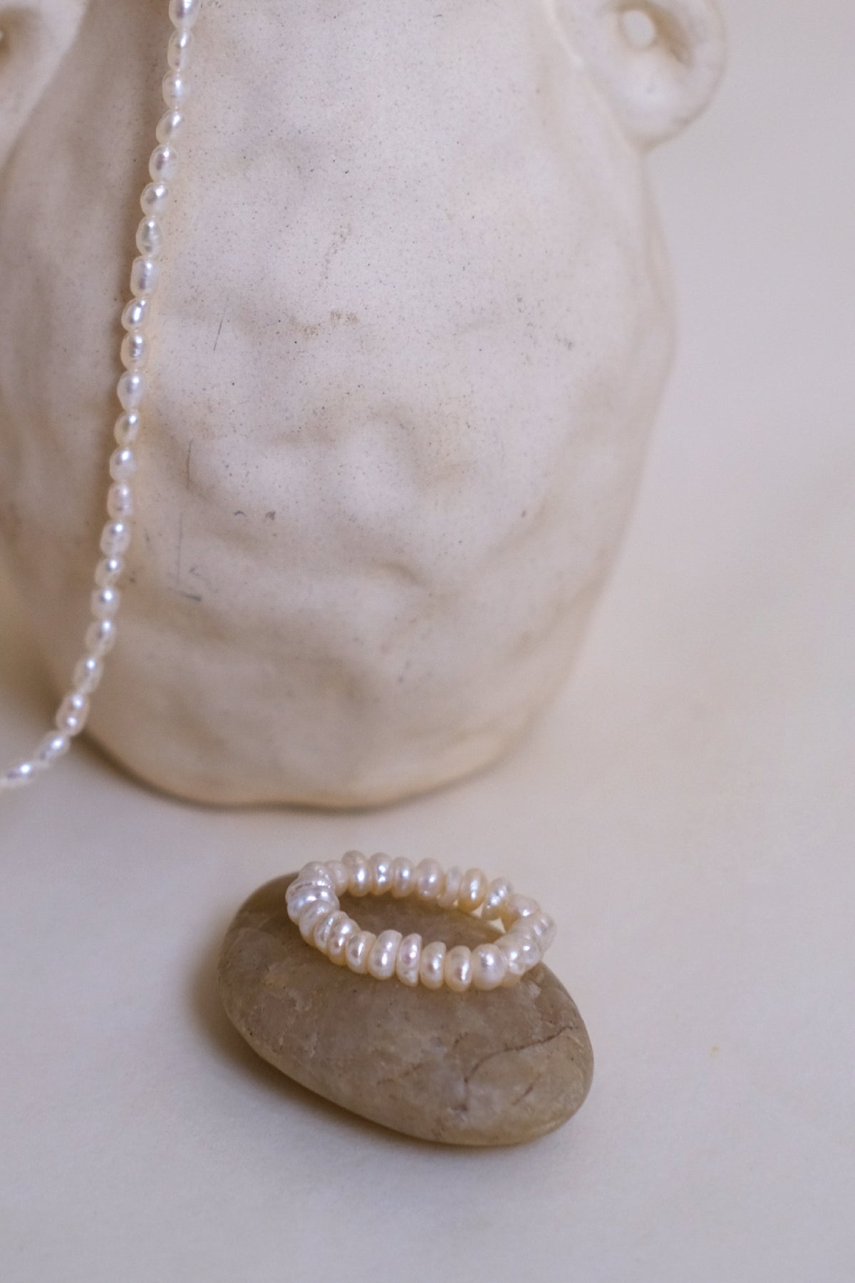 Ἀφροδίτη Baroque mini pearl ring