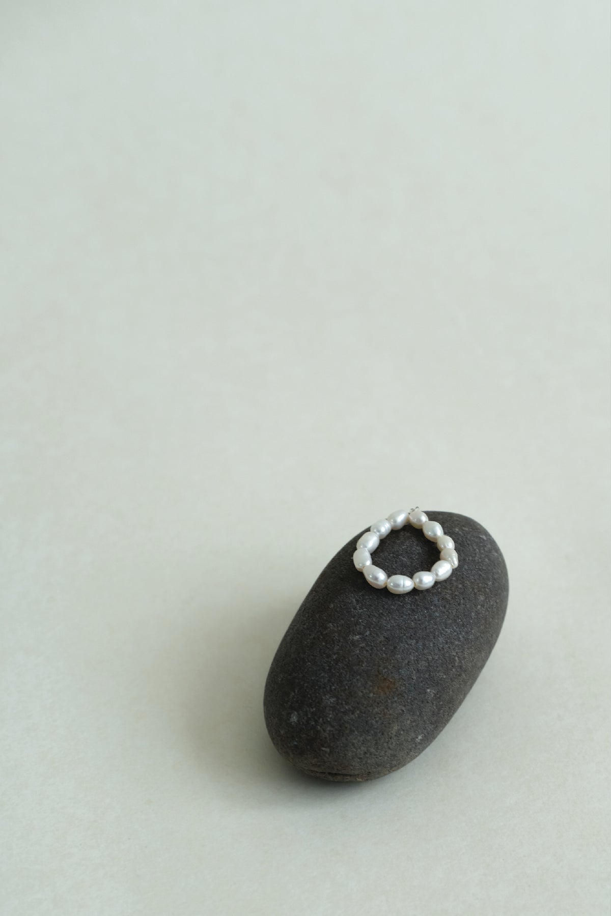 Ἀφροδίτη Baroque mini pearl ring(5mm)