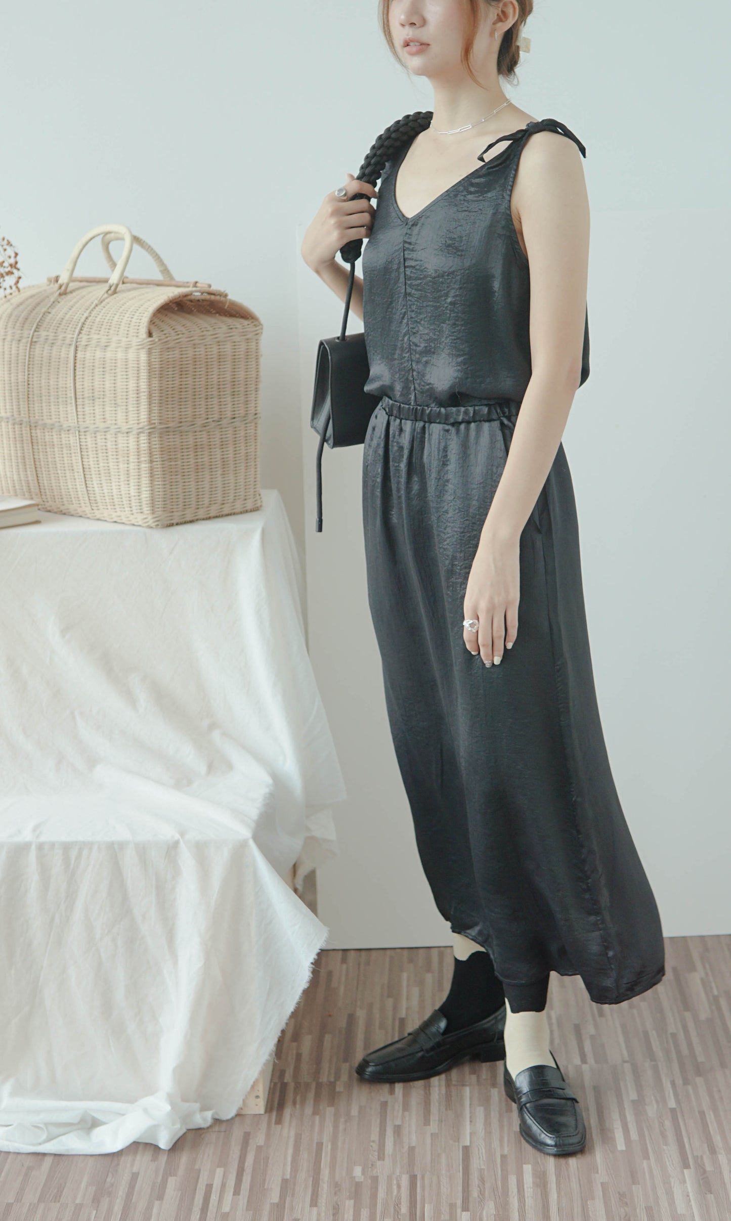 High-waist thin solid color skirt A-line skirt in classic black