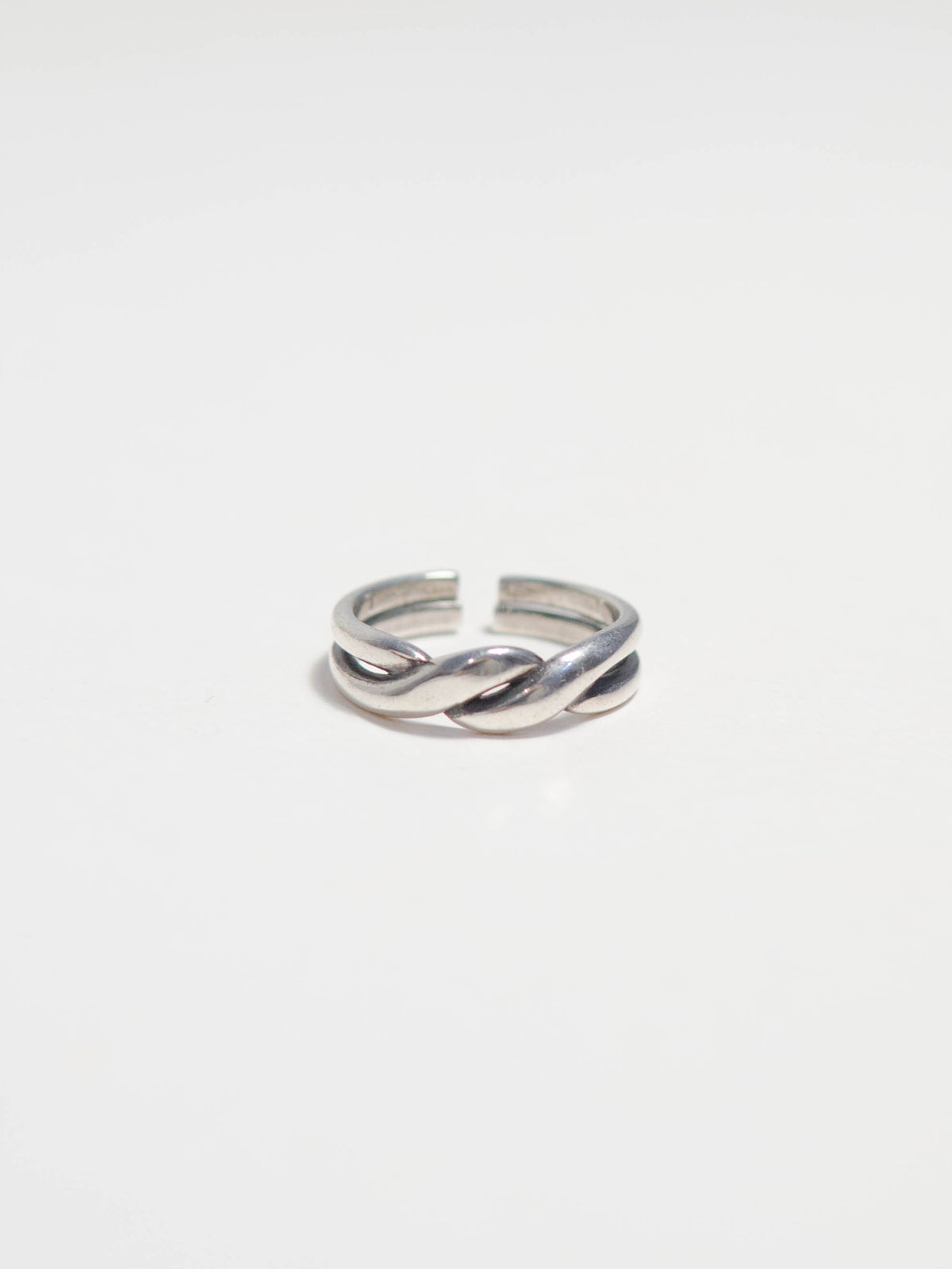Twist opening ring