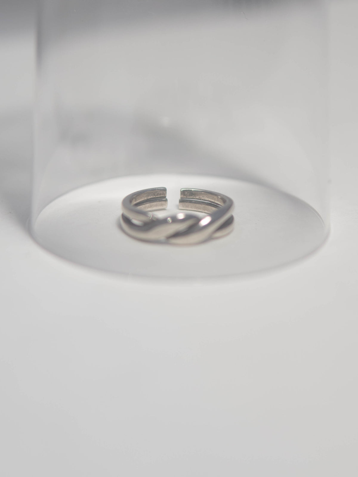 Twist opening ring