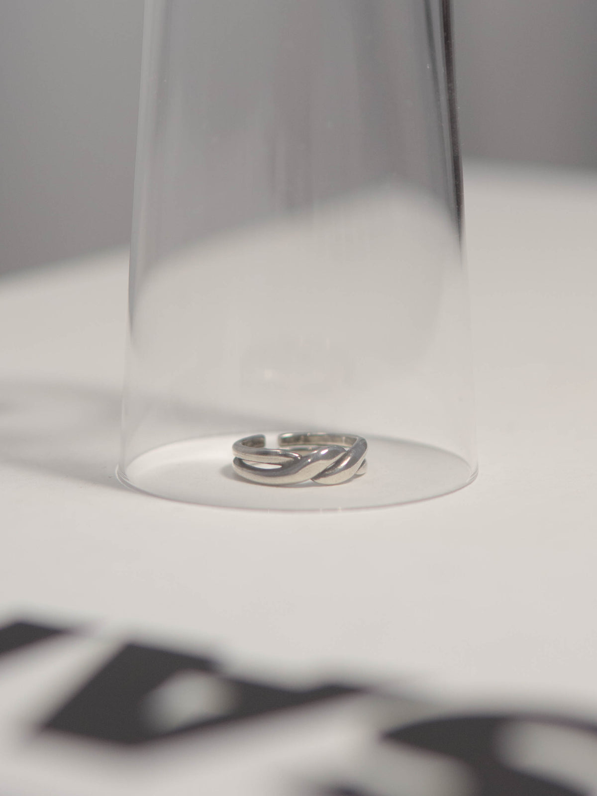 Twist opening ring