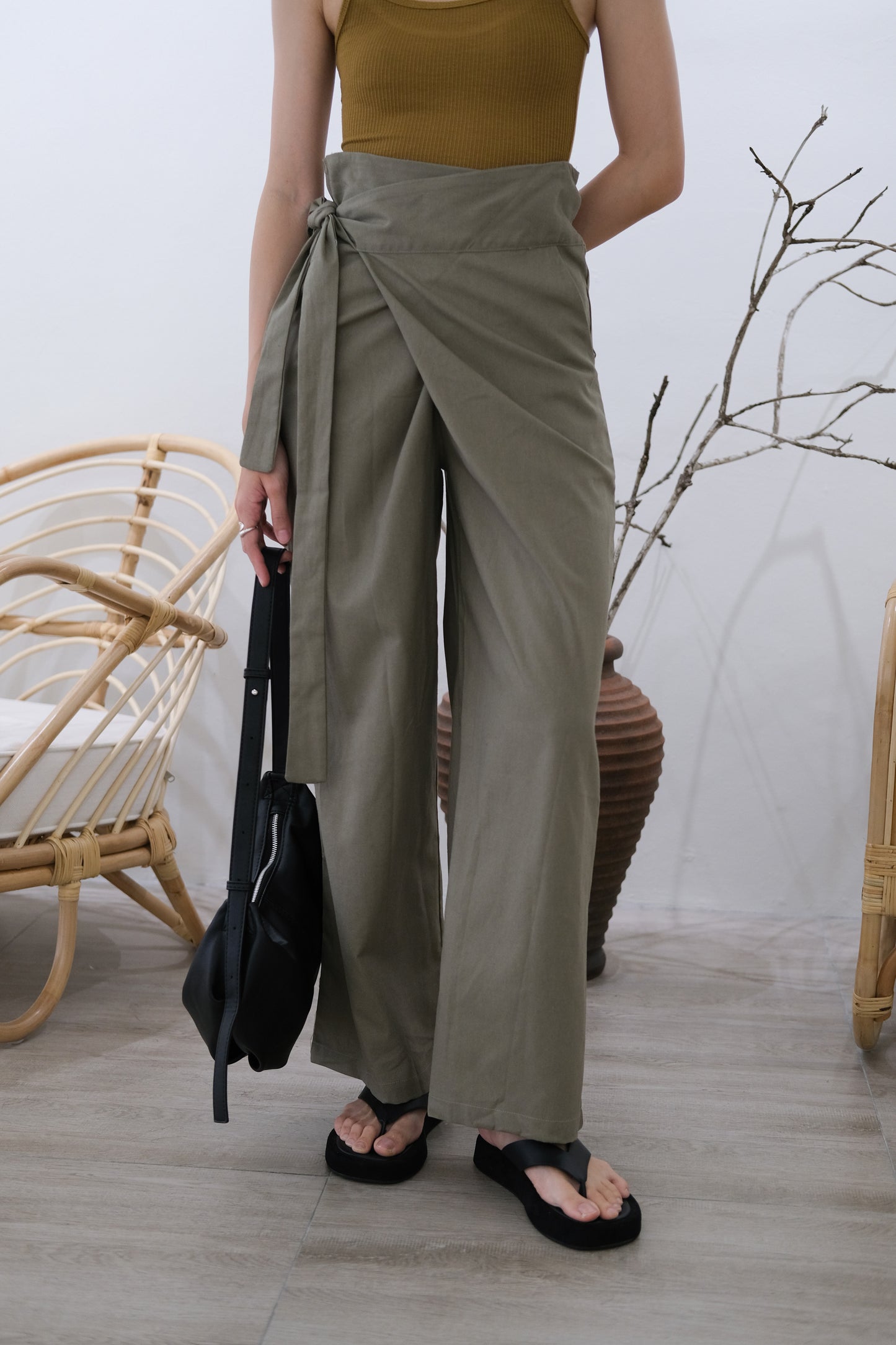Tie loose casual trousers in grey green