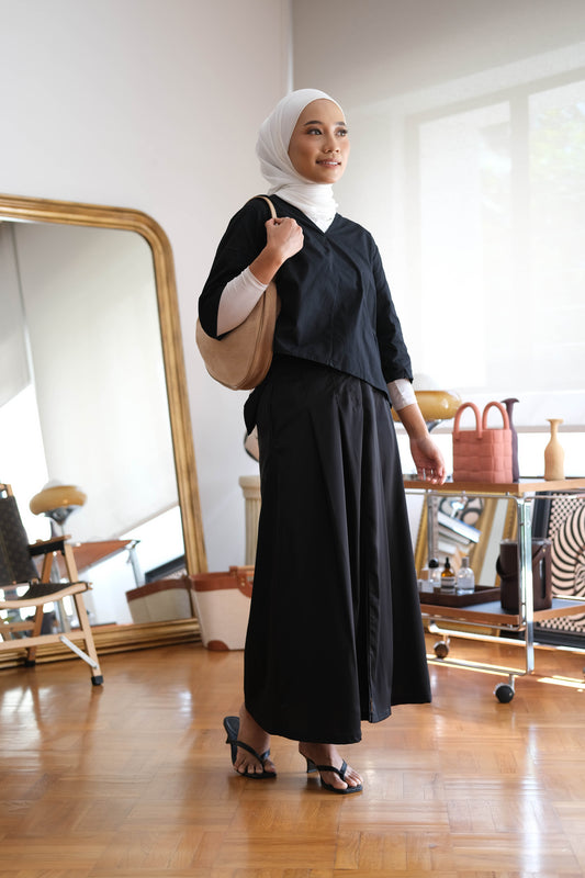 Pleated skirt long skirt in classic black
