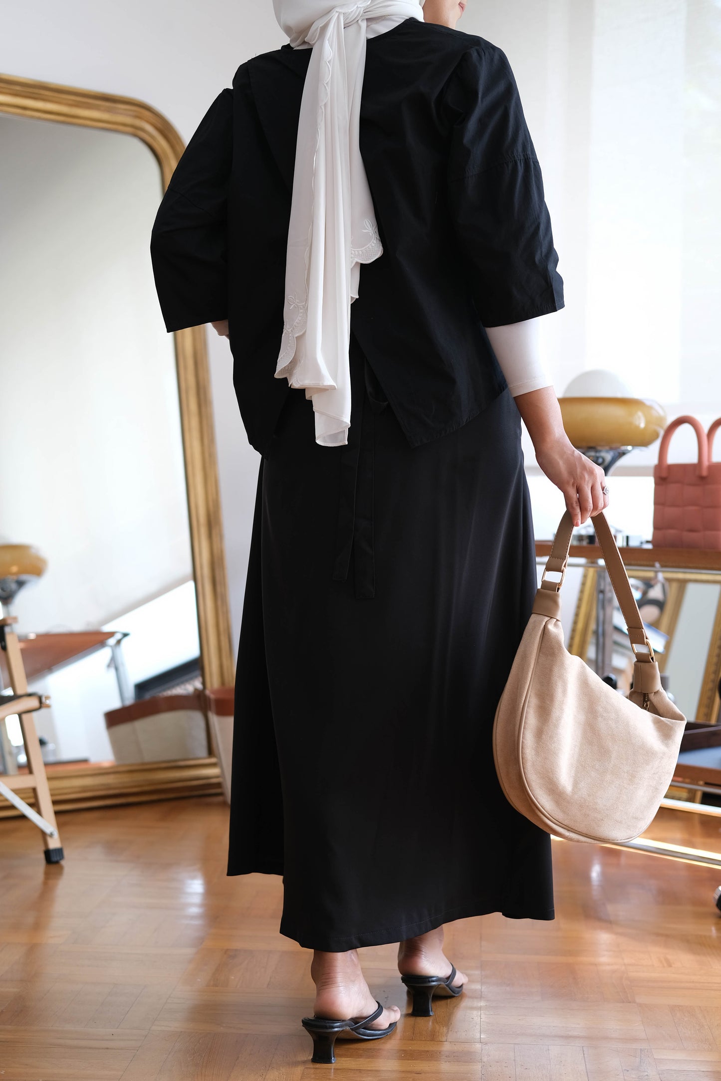 Pleated skirt long skirt in classic black