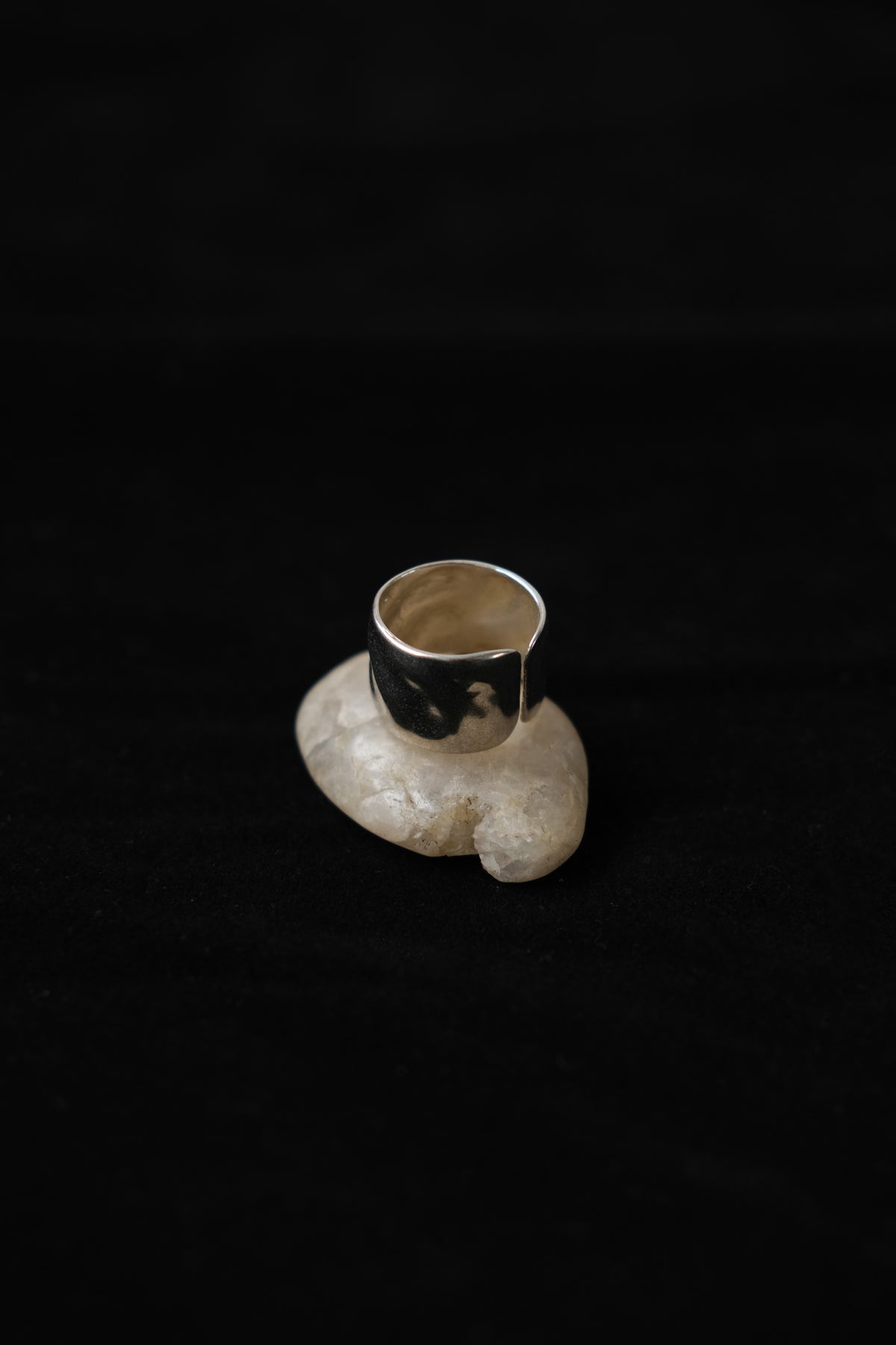 Broad edge light plate chain ring