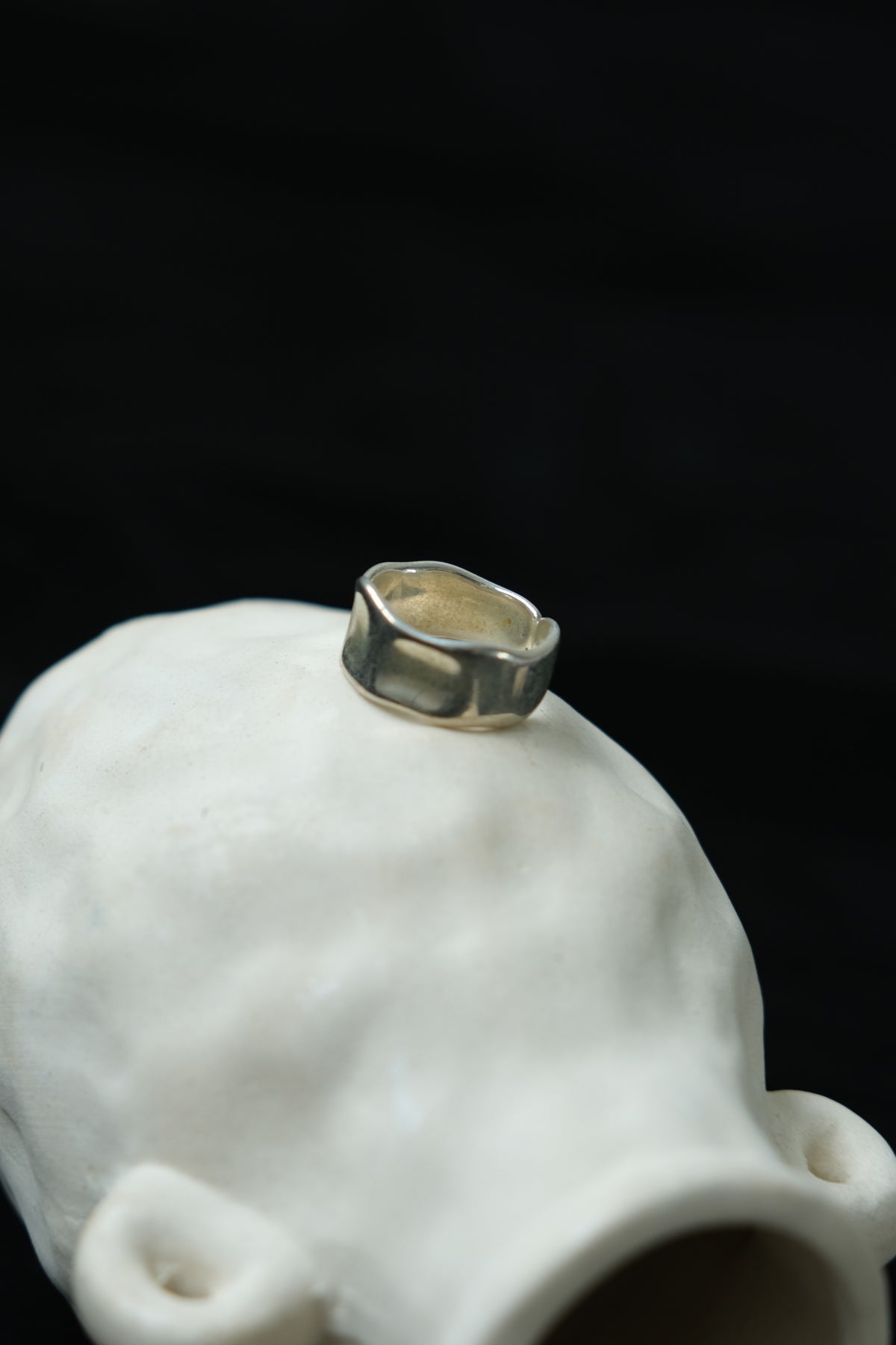 Irregular thin ring