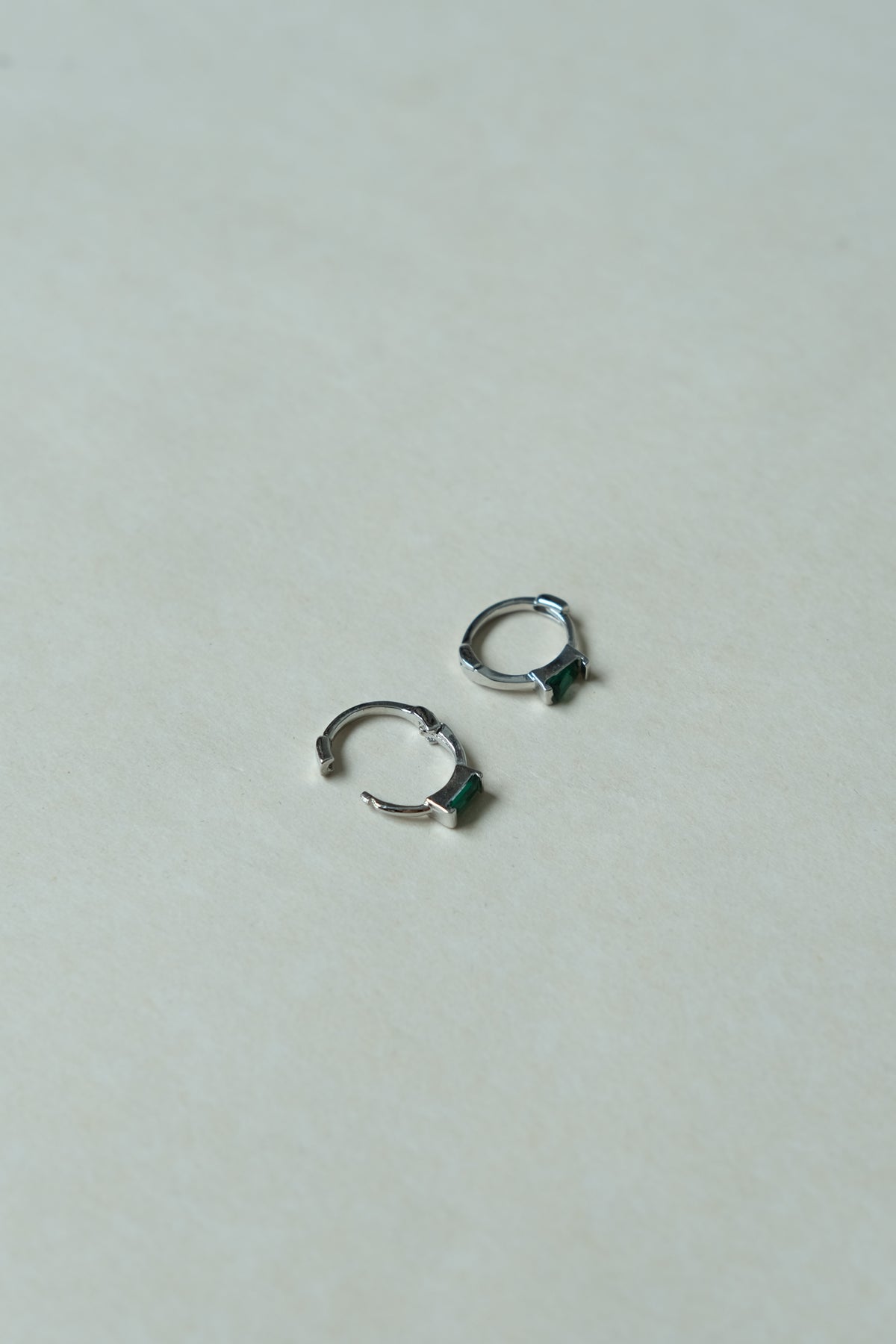 Emerald square small earrings