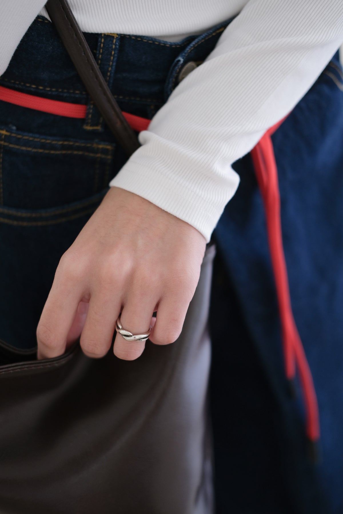 Twist opening ring