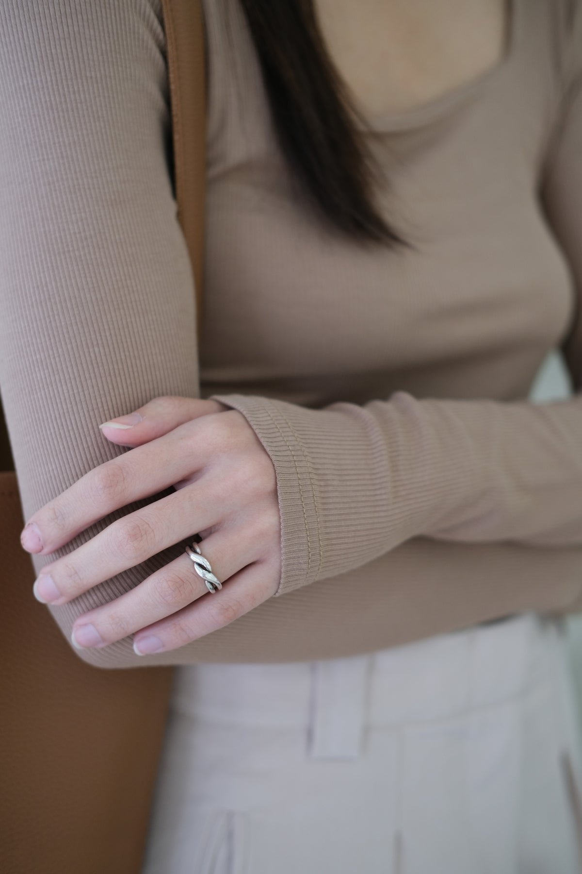 Twist opening ring