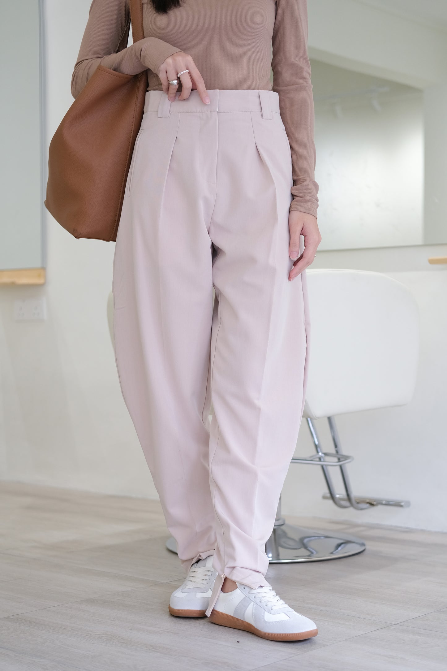 High-rise three-dimensional tapered radish trousers tout