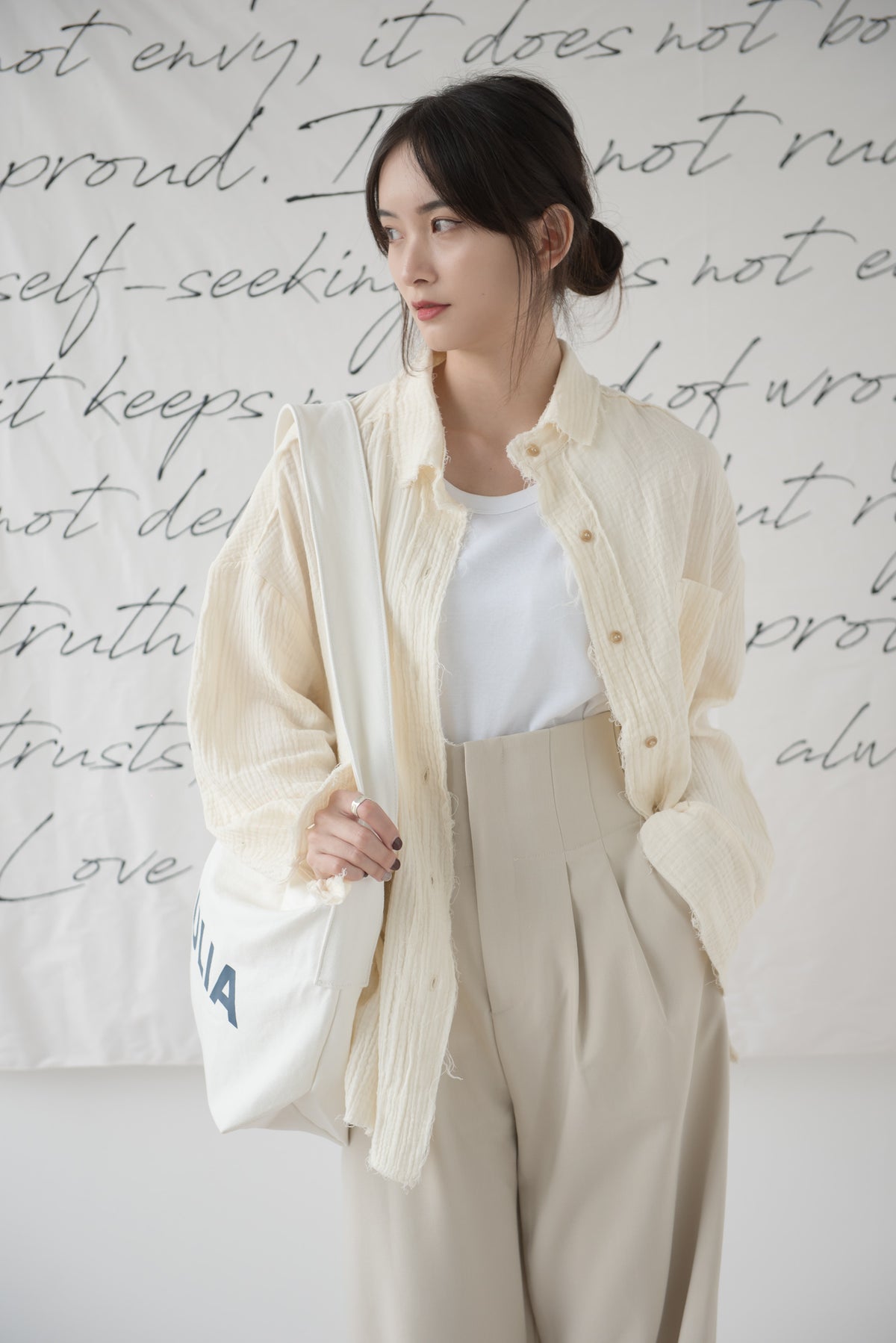 High-waisted wide-legged trousers