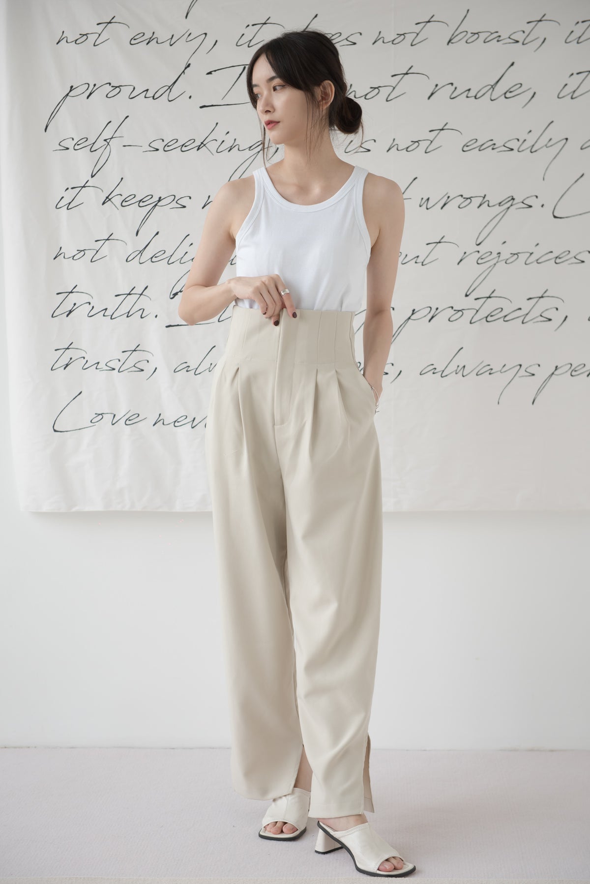High-waisted wide-legged trousers