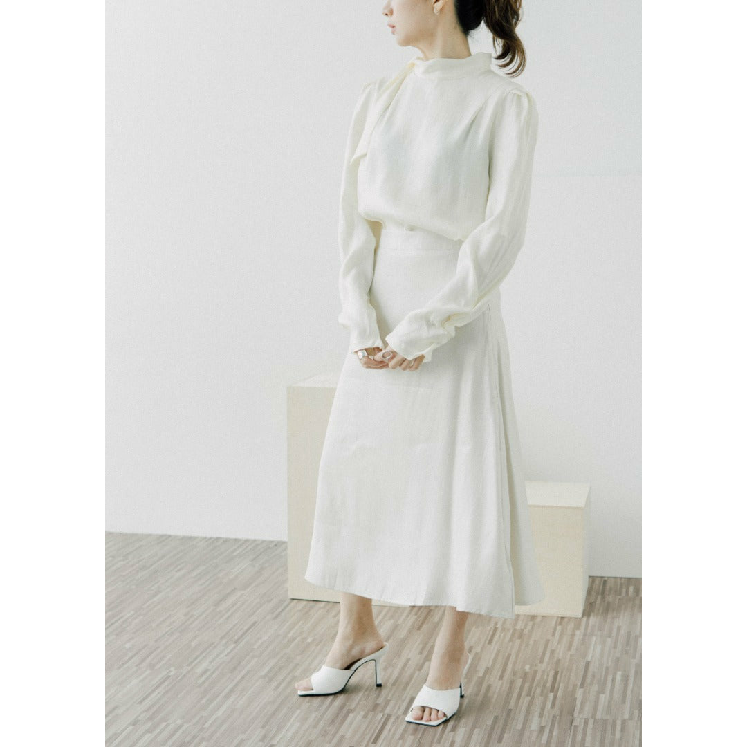 A-line slim satin skirt in almond