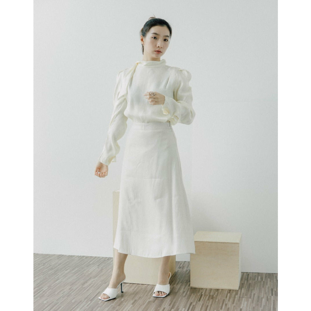 A-line slim satin skirt in almond