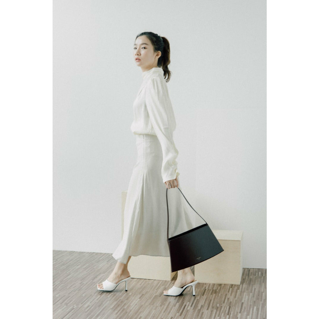 A-line slim satin skirt in almond