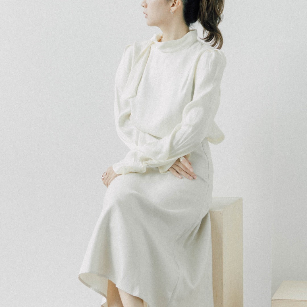 A-line slim satin skirt in almond