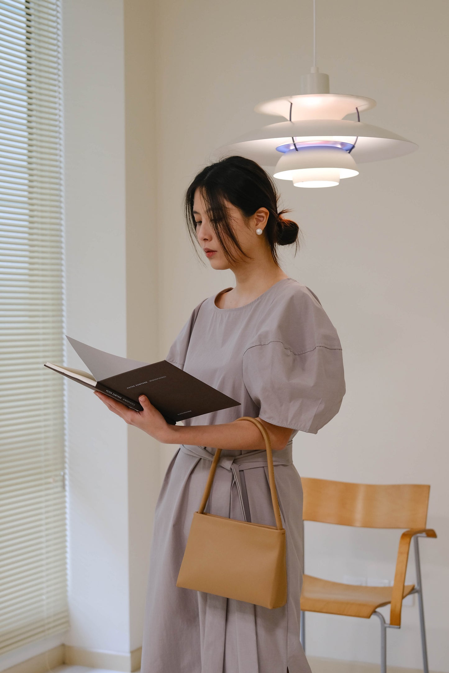 Round neck three-dimensional lantern sleeve dress in light grey