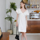 乳白色法式棉亞麻泡泡袖 V 領繫帶連身裙