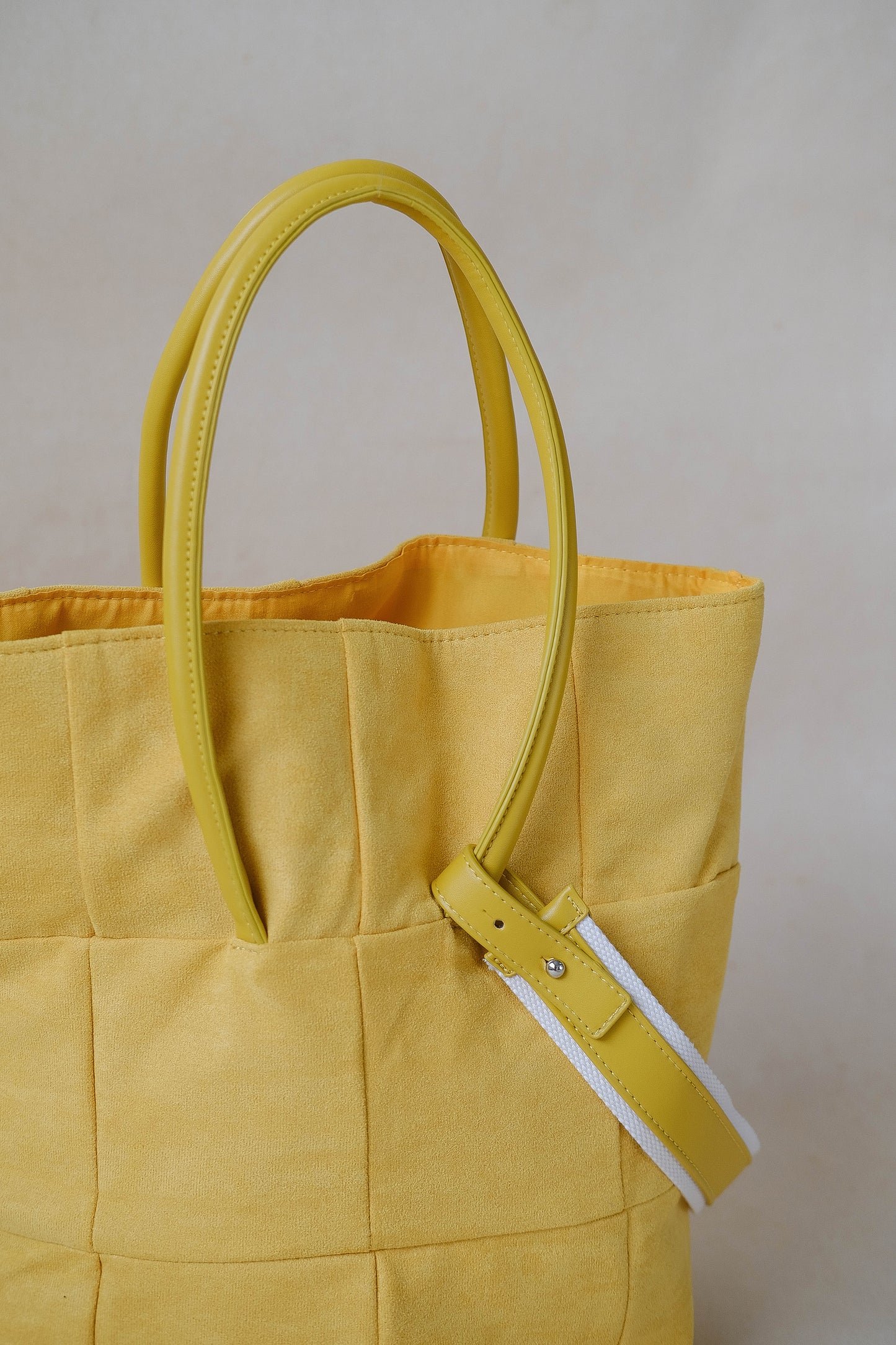 Large capacity portable bucket bag - Silky Matte Yellow