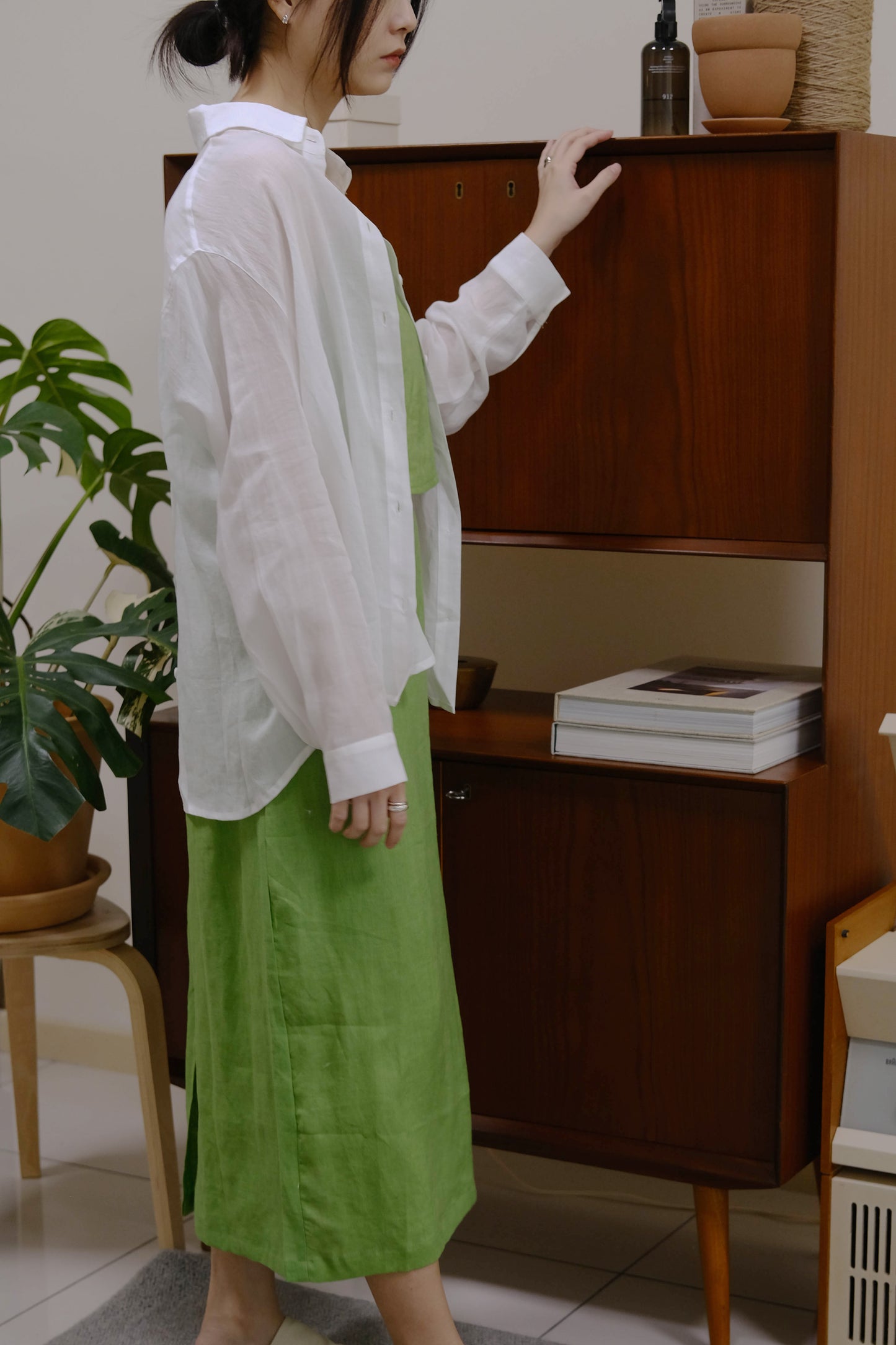 Suspender linen suit in fresh green