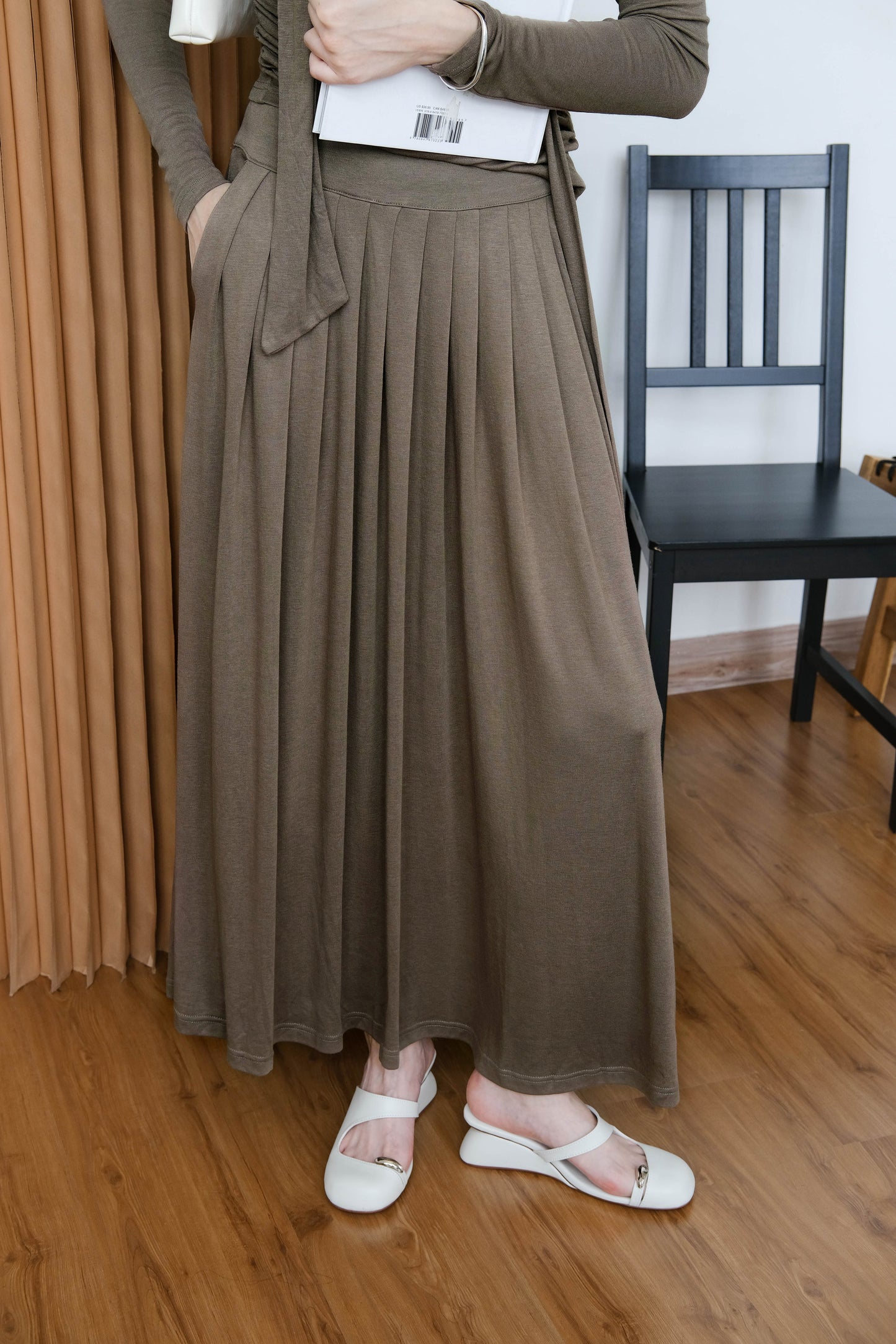 Wide Waist Pleated Pocket Skirt - Oatmeal Color