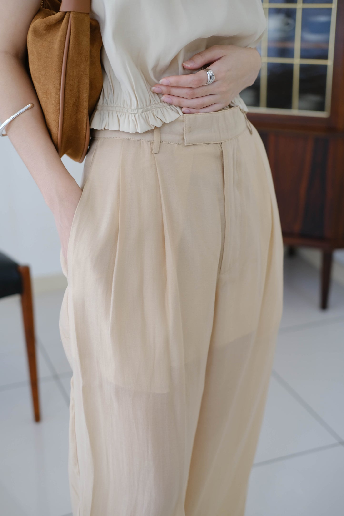 High-waisted wide-leg sunscreen trousers in almond