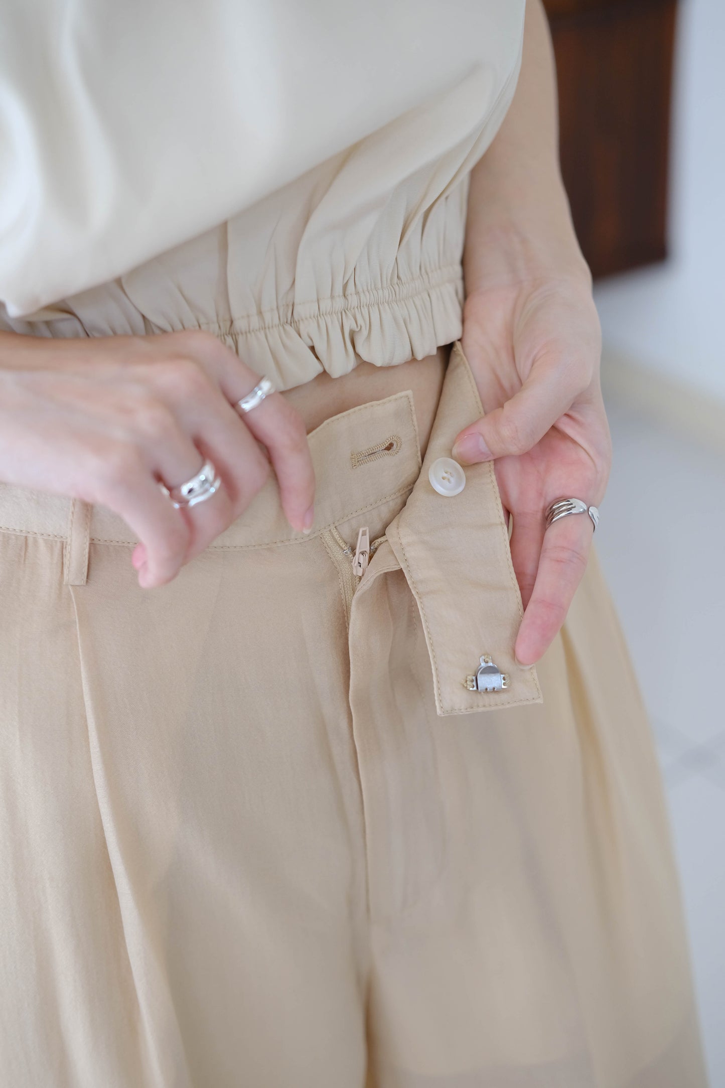 High-waisted wide-leg sunscreen trousers in almond