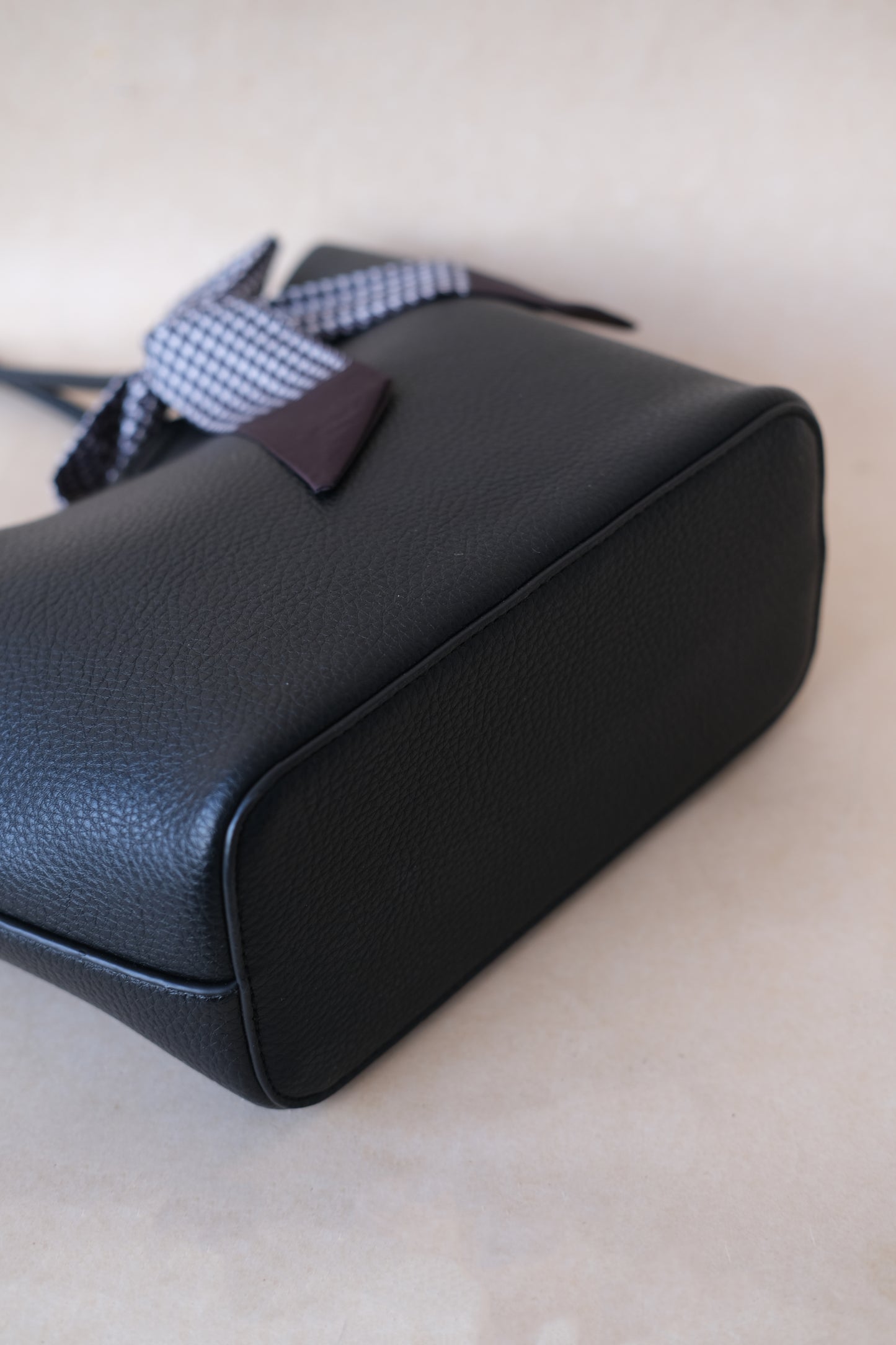 Flower Bud Aura Bag - Black