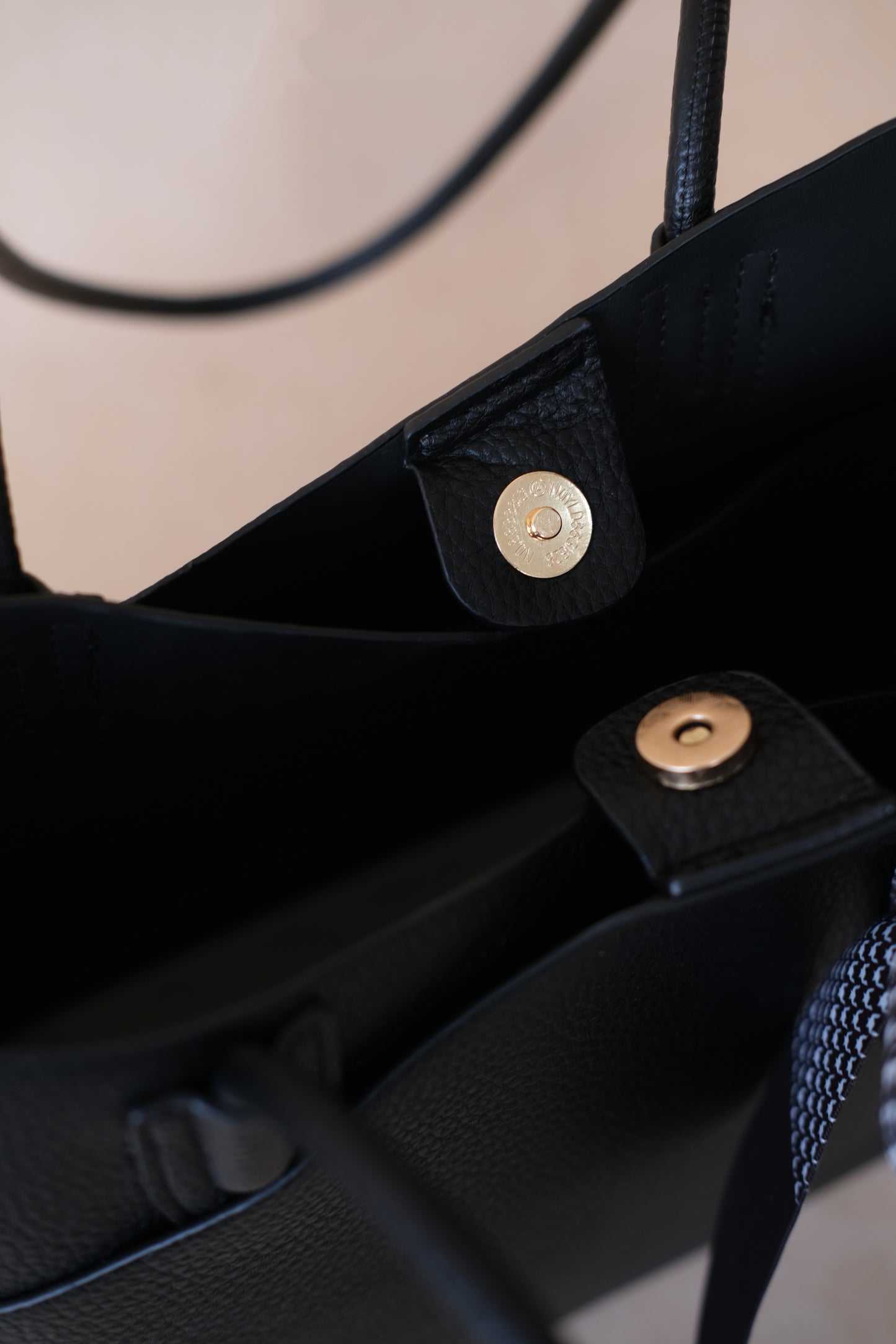 Flower Bud Aura Bag - Black