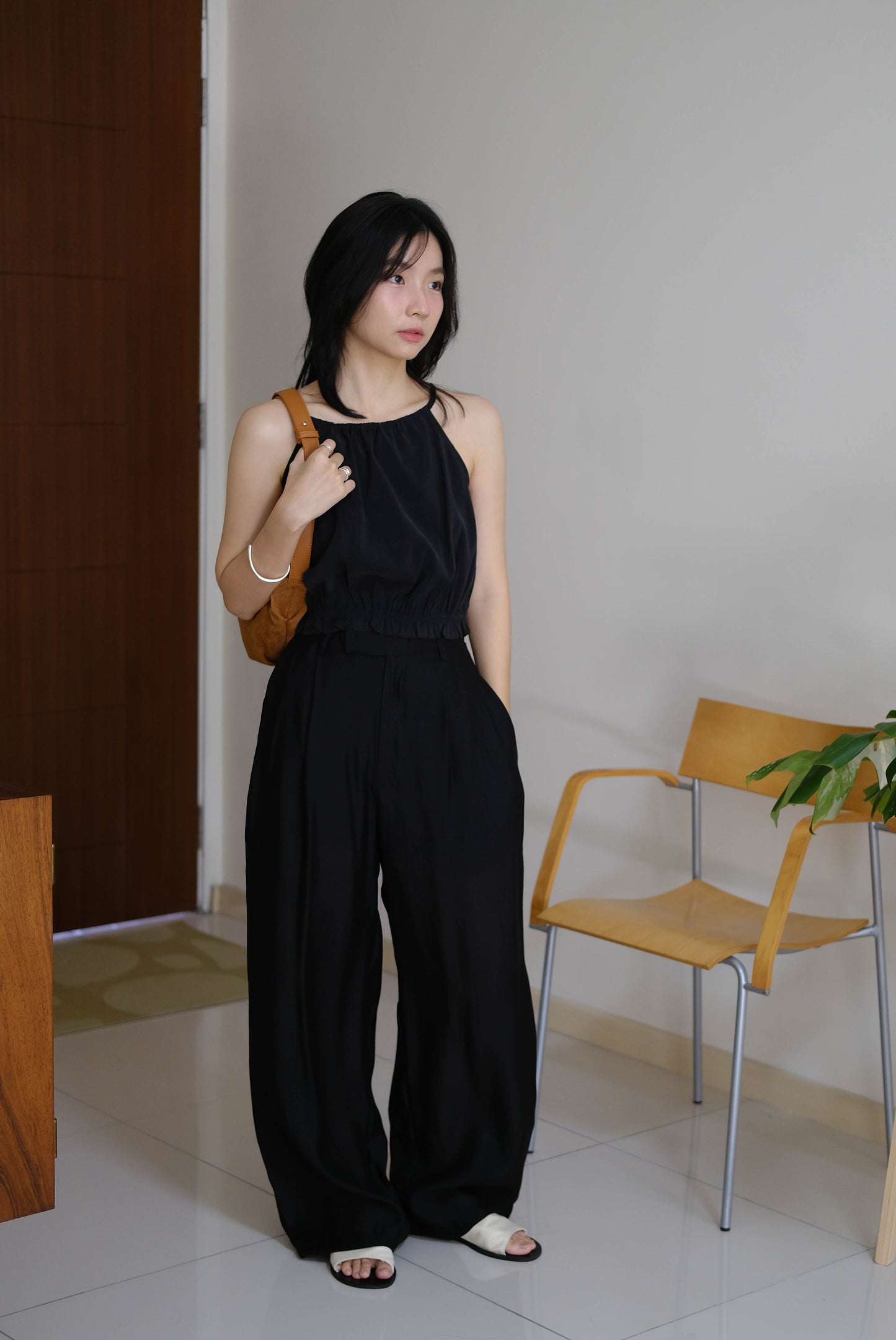 High-waisted wide-leg sunscreen trousers in classic black