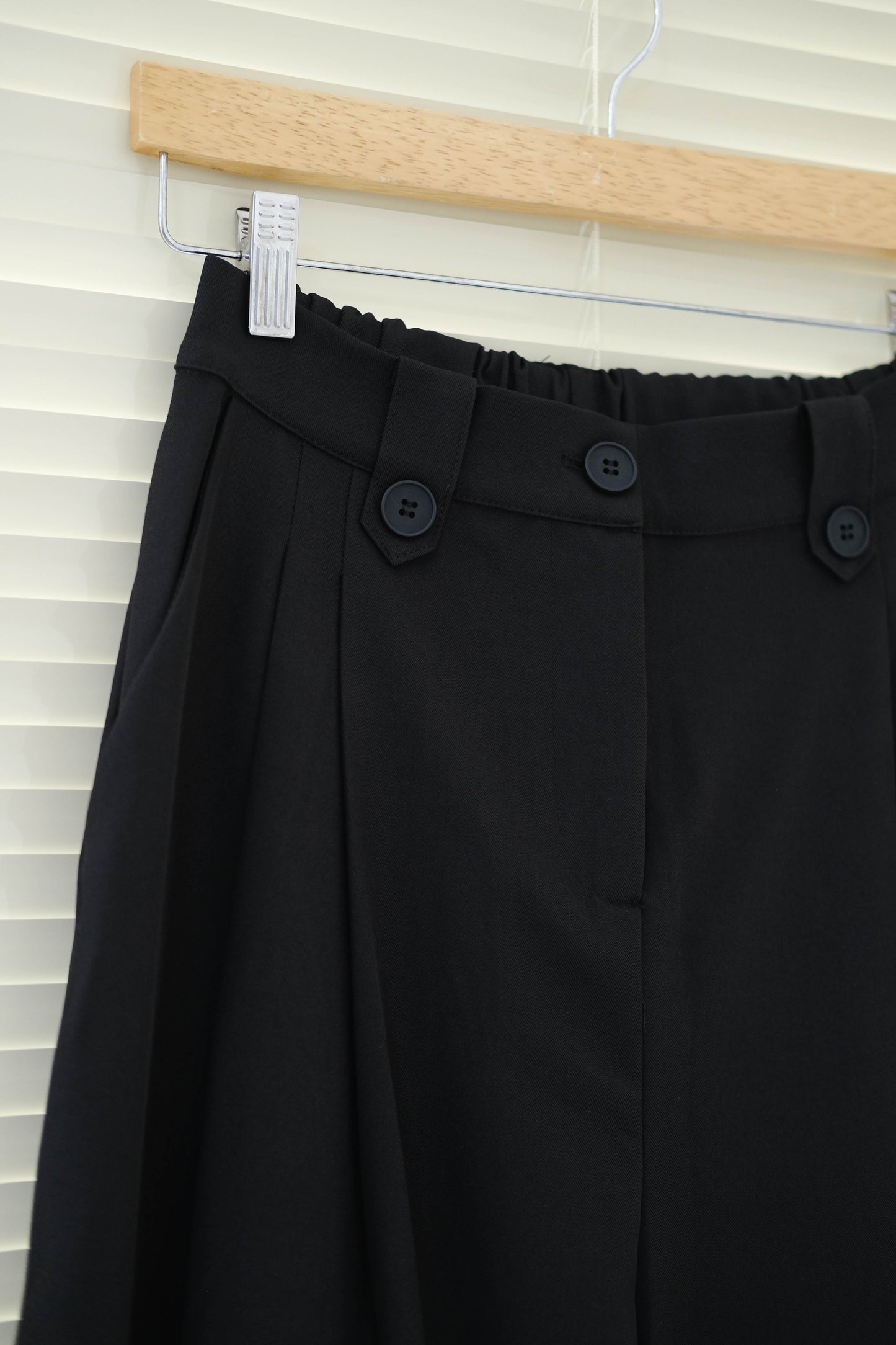 Suit trousers in classic black