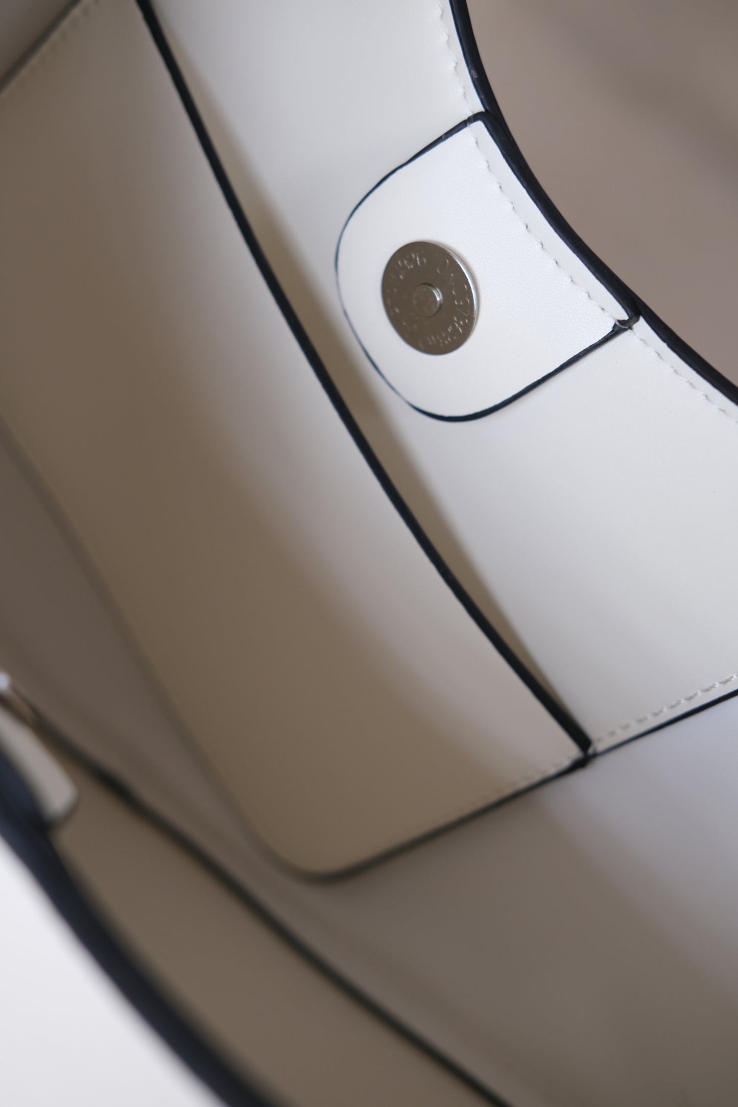 Oval Large Capacity Shoulder Armpit Bag - White