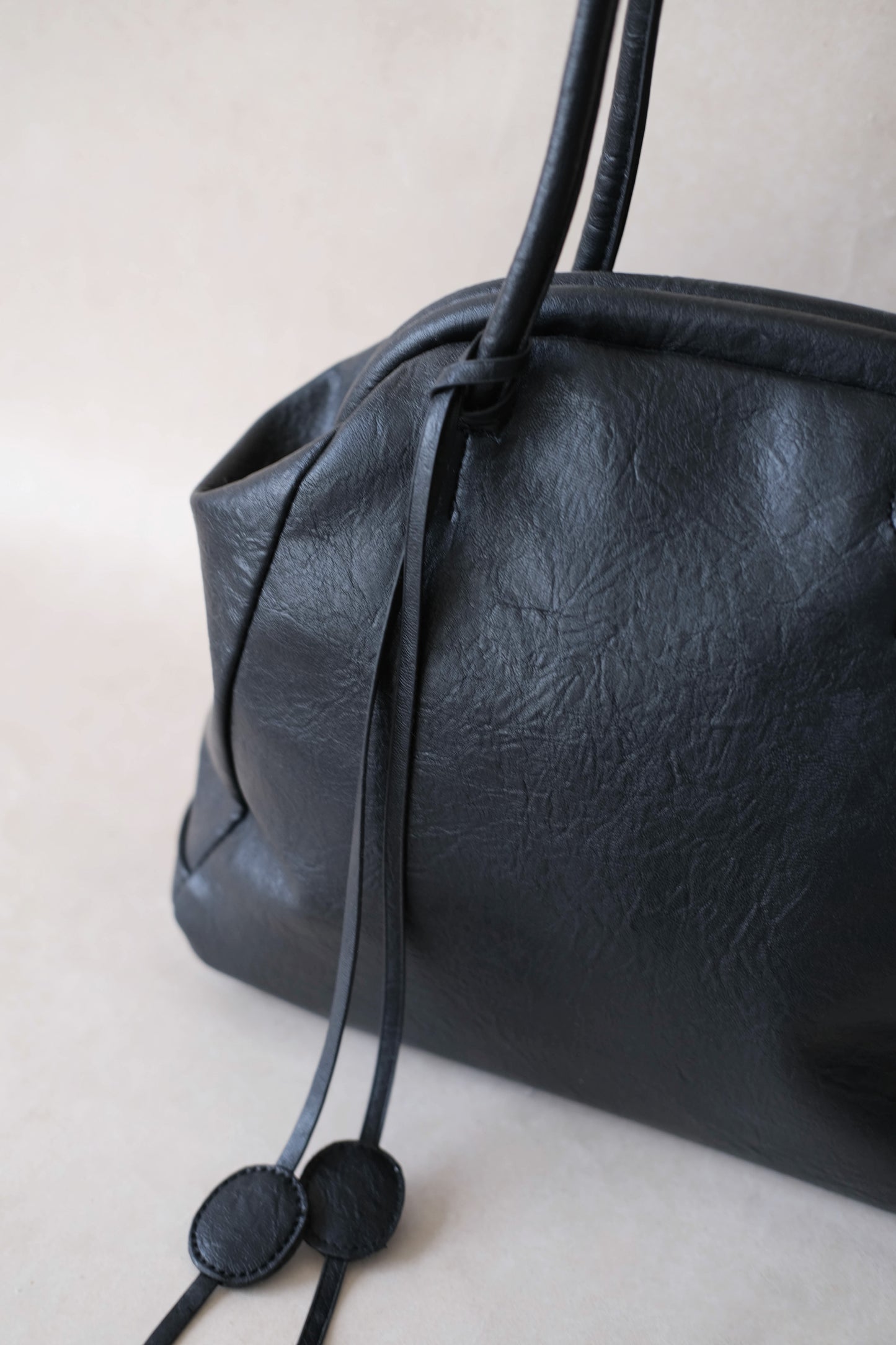 The Isabelle Shell Tote - Classic Black