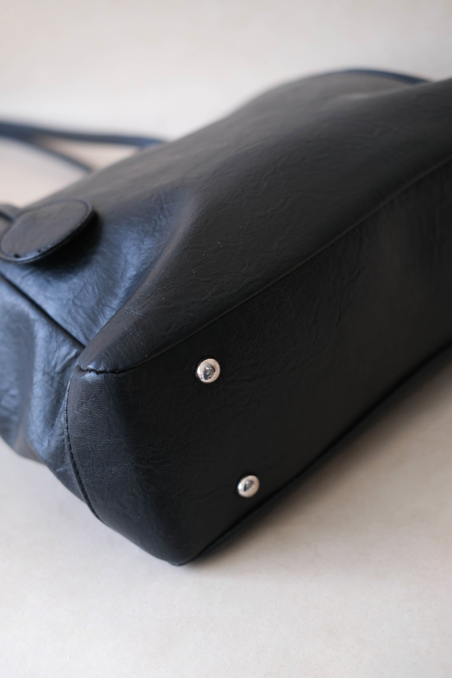 The Isabelle Shell Tote - Classic Black