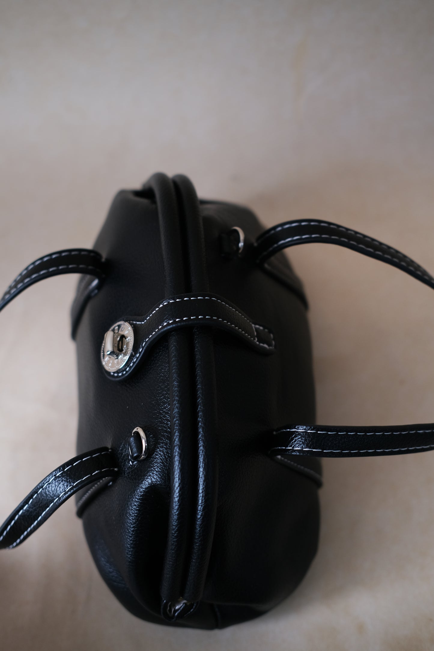 Éla Curve Bag - Classic Black