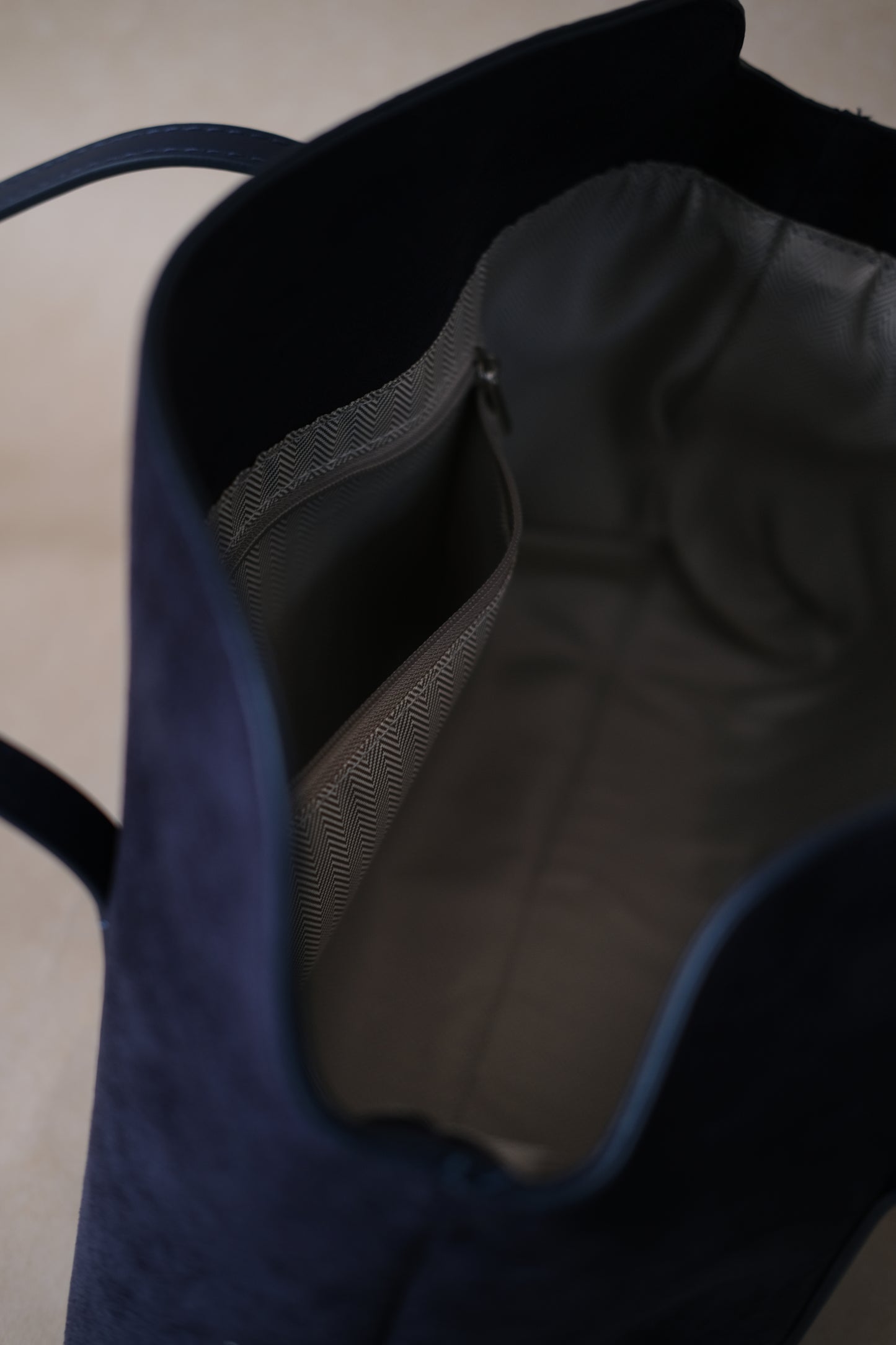 Matte Épure Carry Tote - Dark Blue