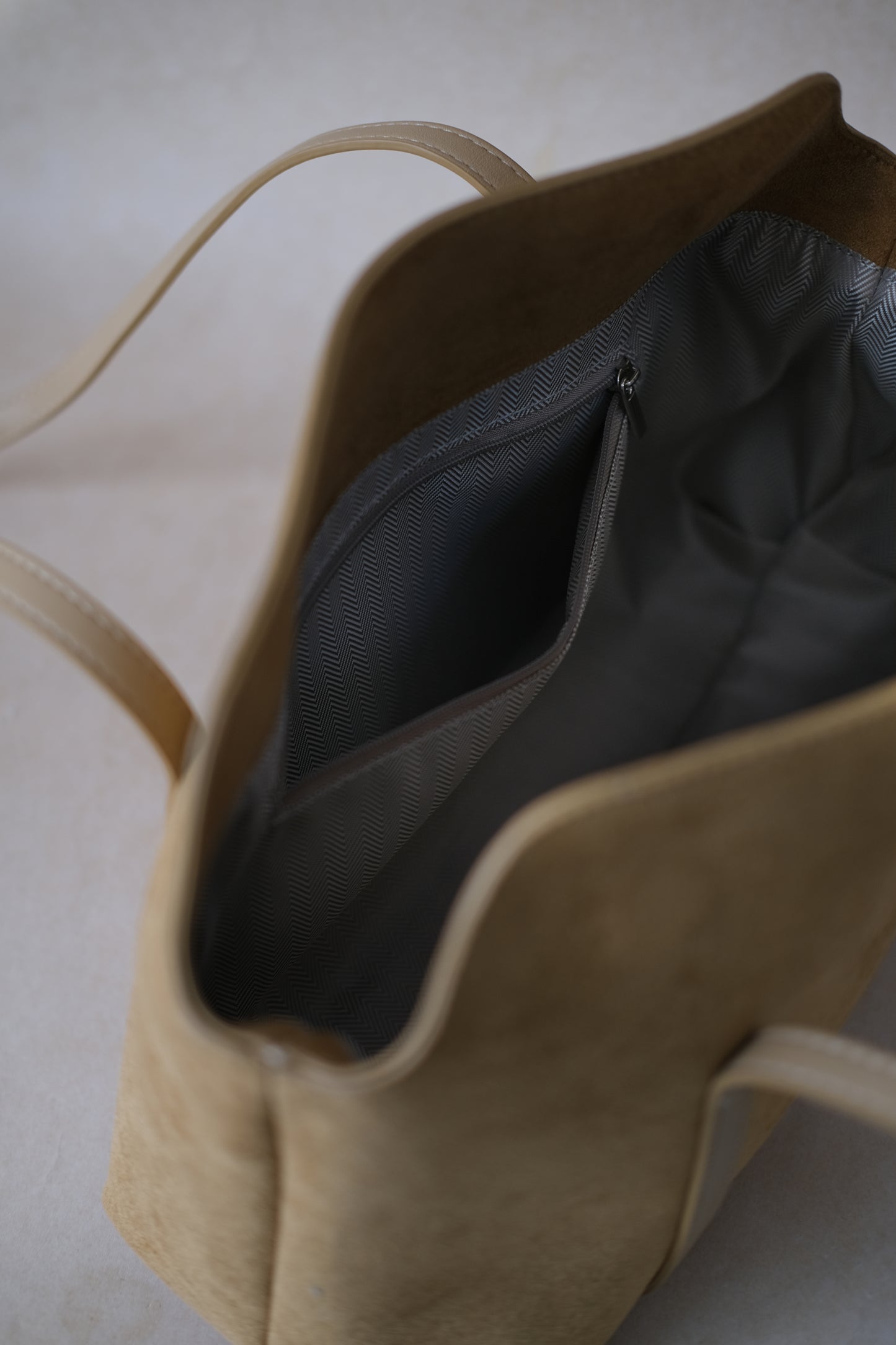 Matte Épure Carry Tote - Khaki