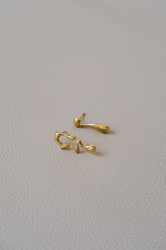 Asymmetrical Lava Earrings In Gold