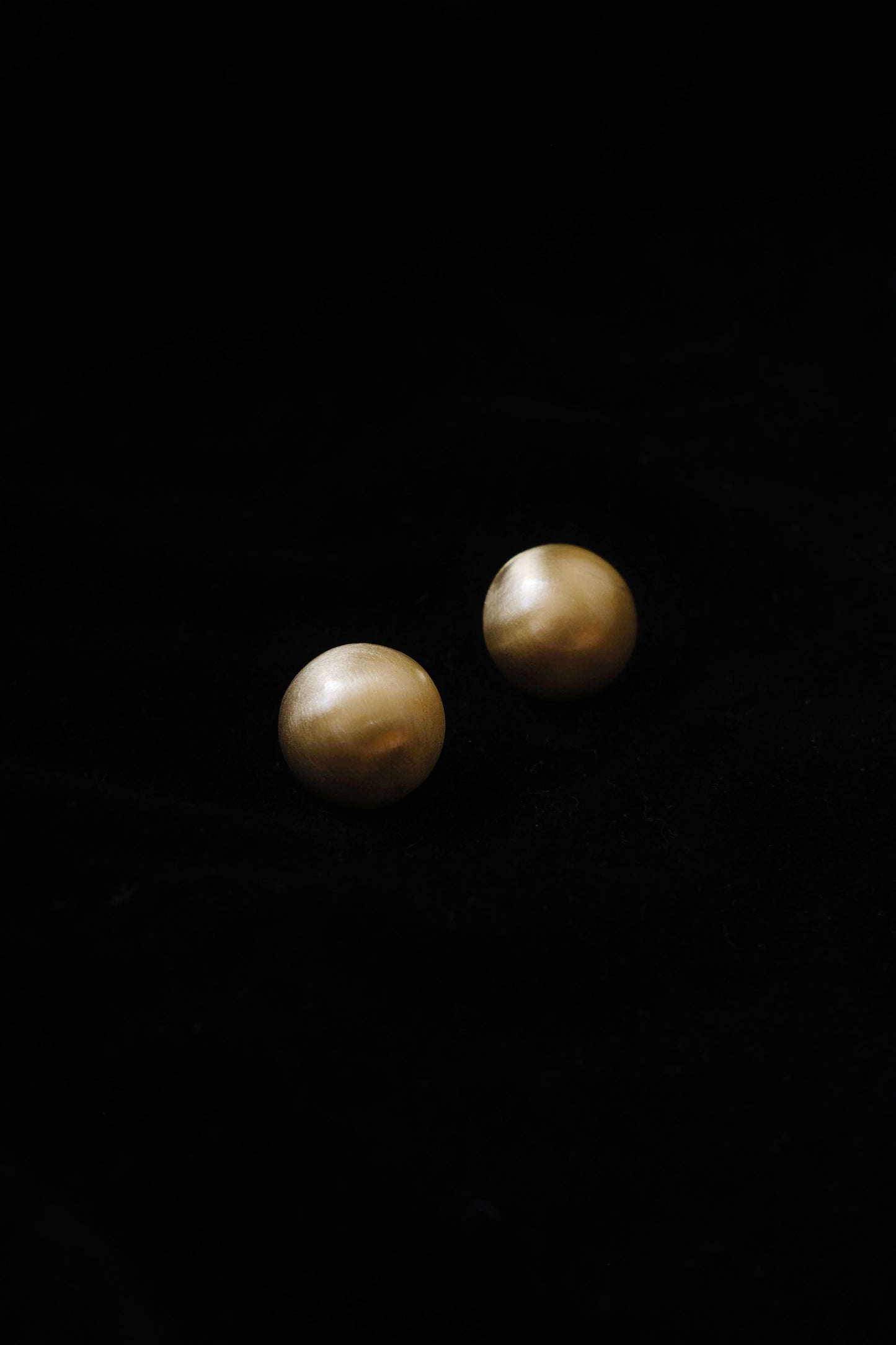 Brushed Texture Earrings In Gold – S A O U