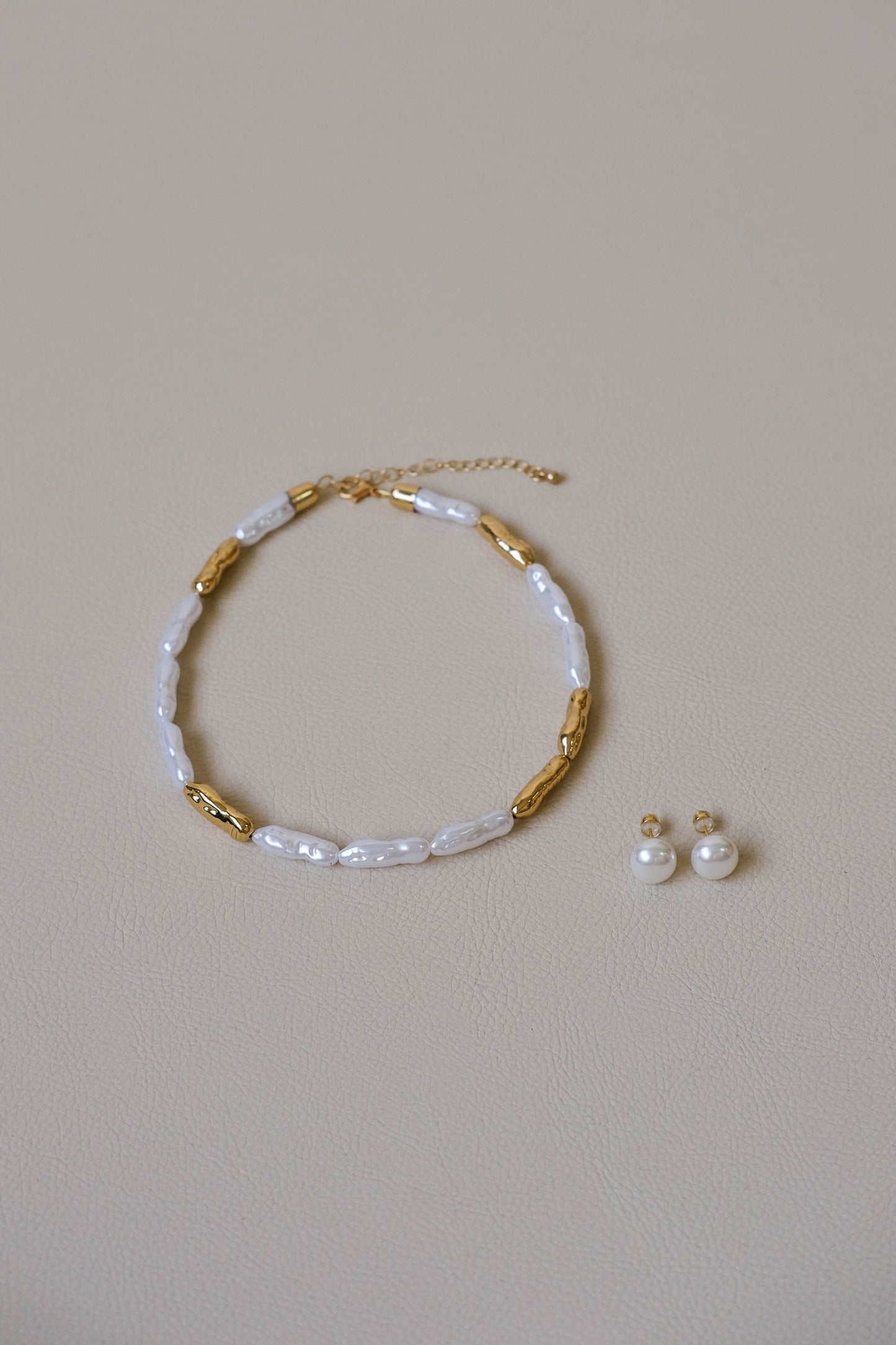 Pearl Clavicle Chain