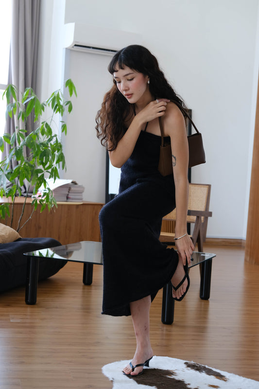 Woolen skirt in classic black
