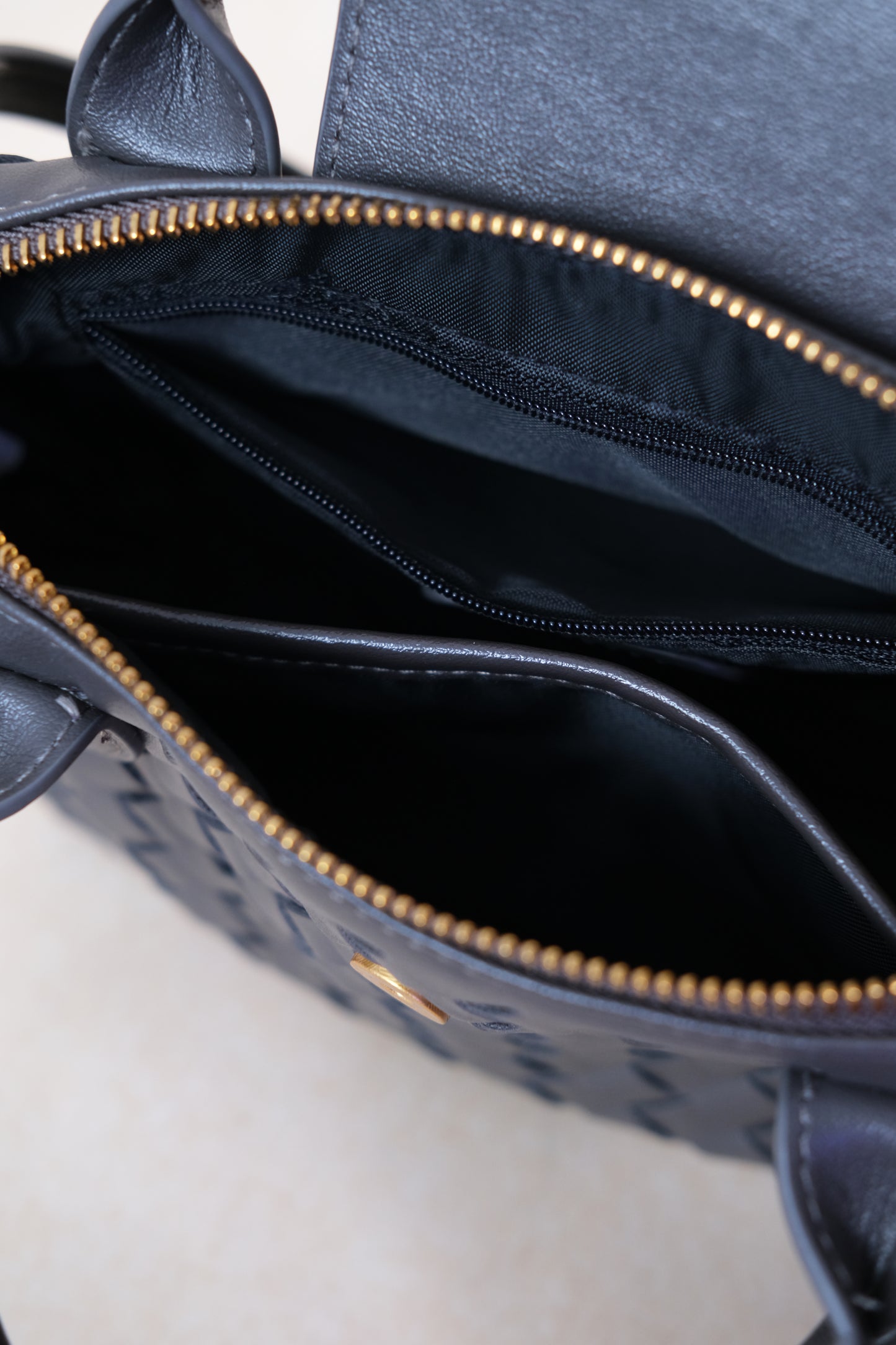 Artisan Véra Mini Carry Bag - Gunmetal Gray