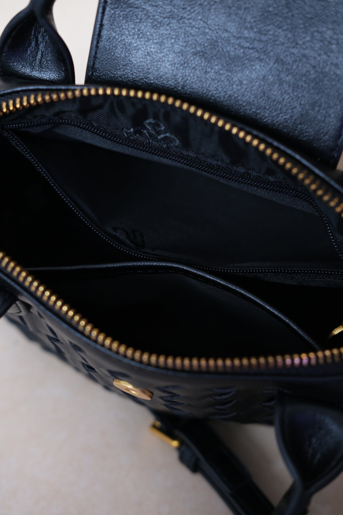 Artisan Véra Mini Carry Bag - Shinny Black