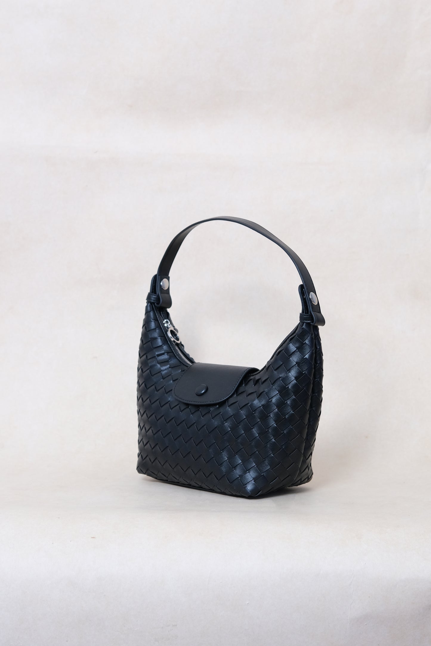 Artisan Aurelia Crescent Bag - Shinny Black