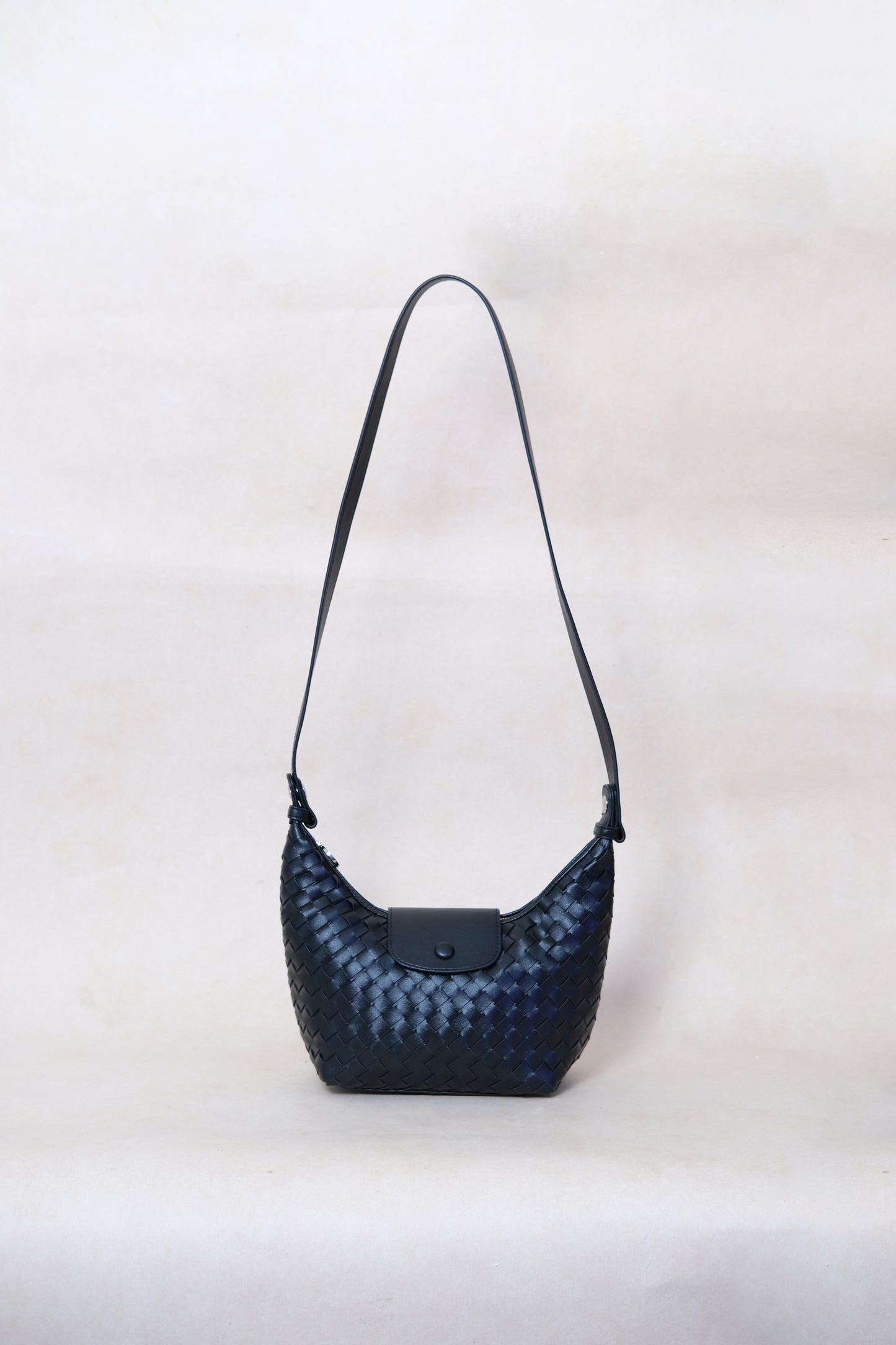 Artisan Aurelia Crescent Bag - Shinny Black