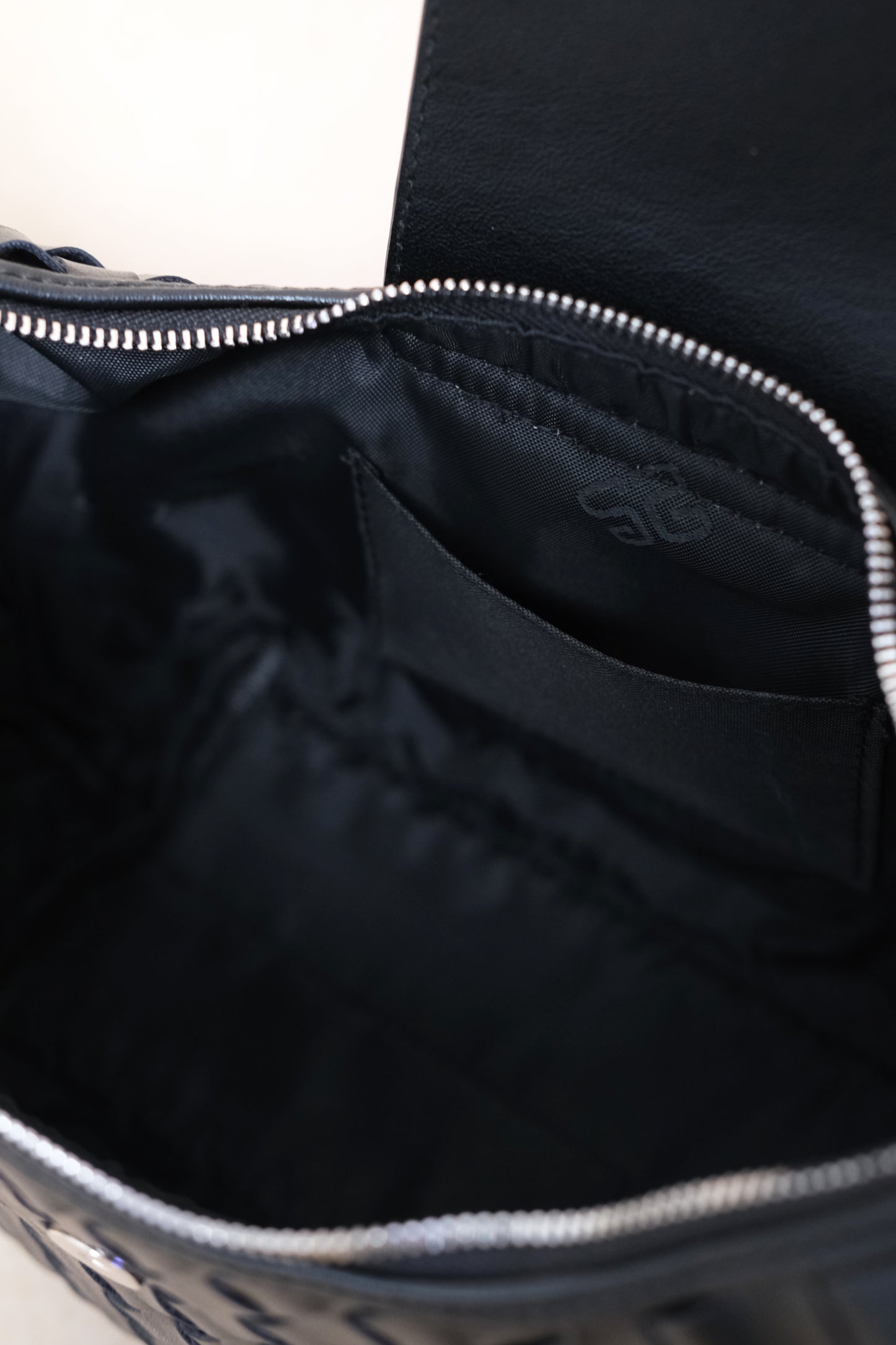 Artisan Aurelia Crescent Bag - Shinny Black