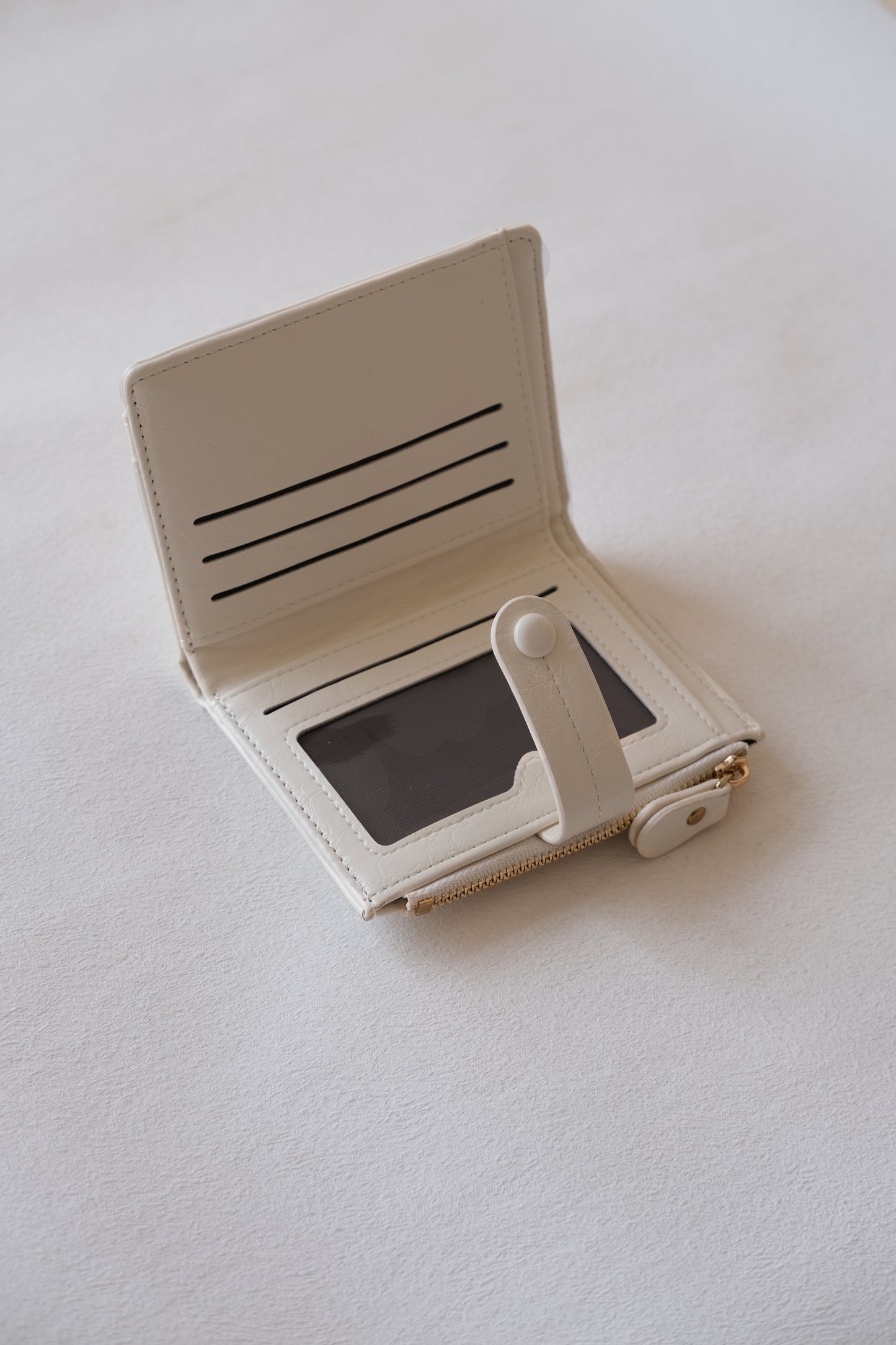 Vivienne Essential Wallet - White